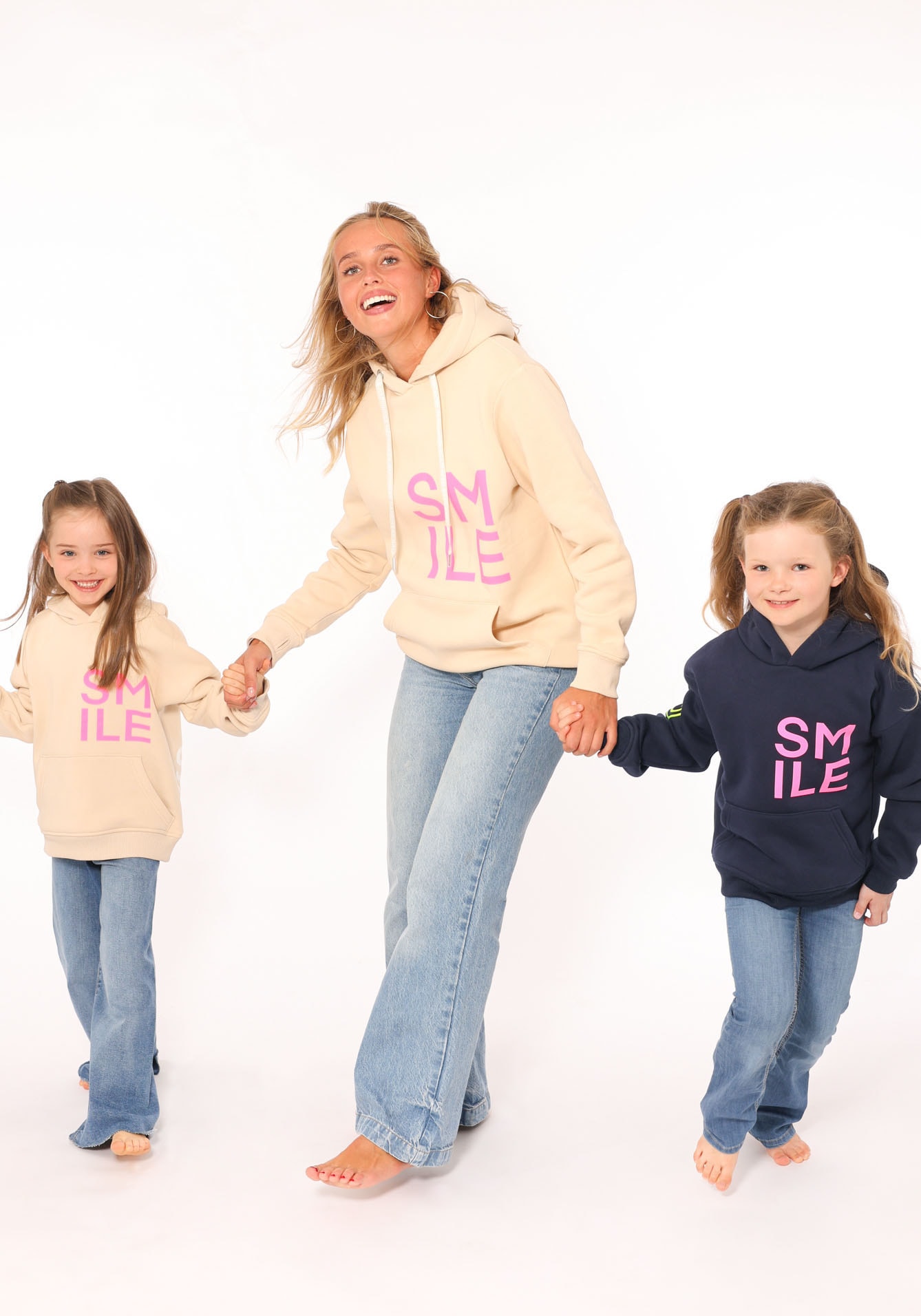 Zwillingsherz Hoodie »"Alissa-Kids"«, mit "Smile"-Aufdruck in Neonfarben und gestickte Smiley
