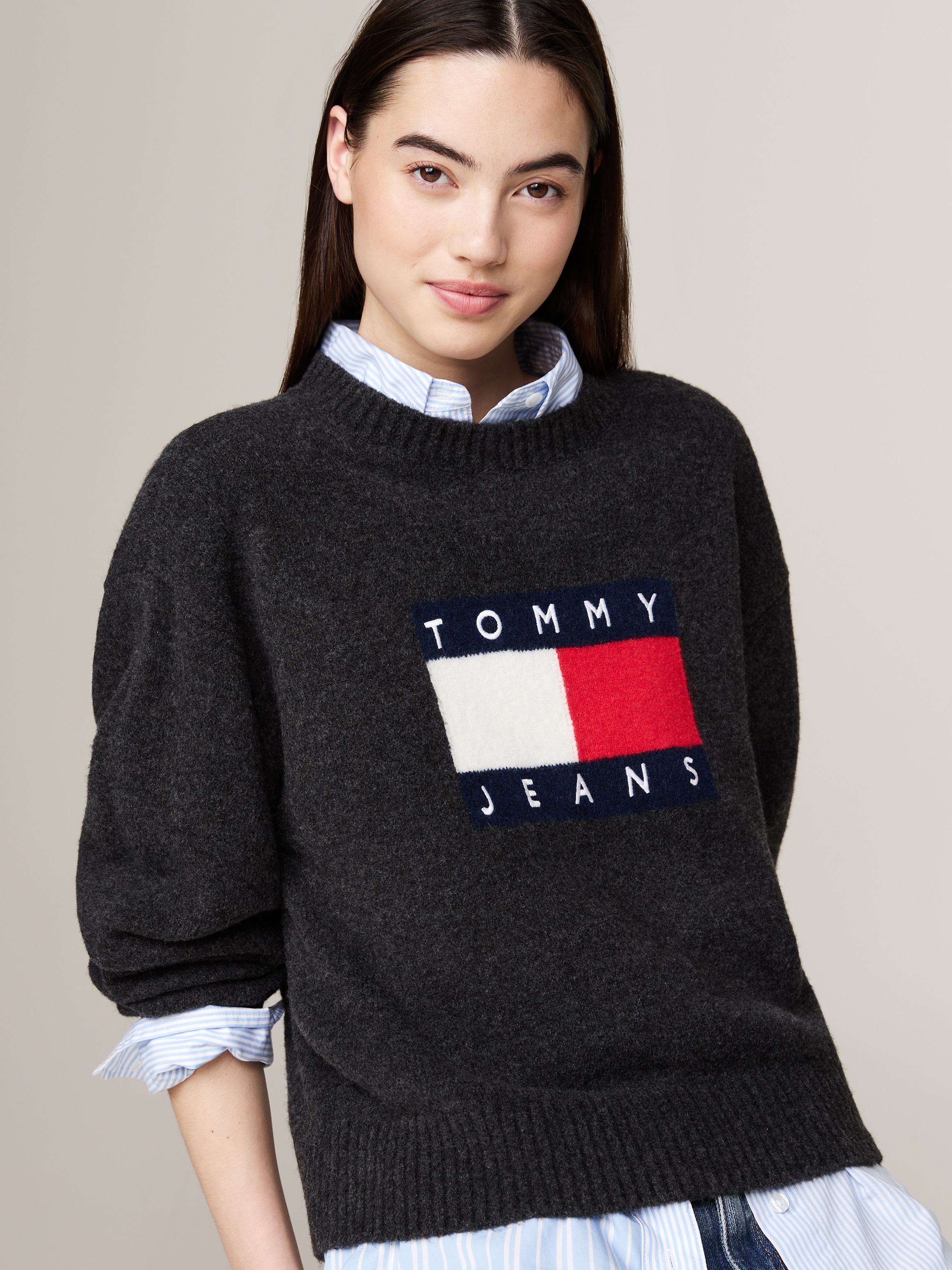 Tommy Jeans Curve Strickpullover »TJW MELANGE FLAG SWEATER EXT«, in Grossen Grössen, mit Wollanteil & Elasthan