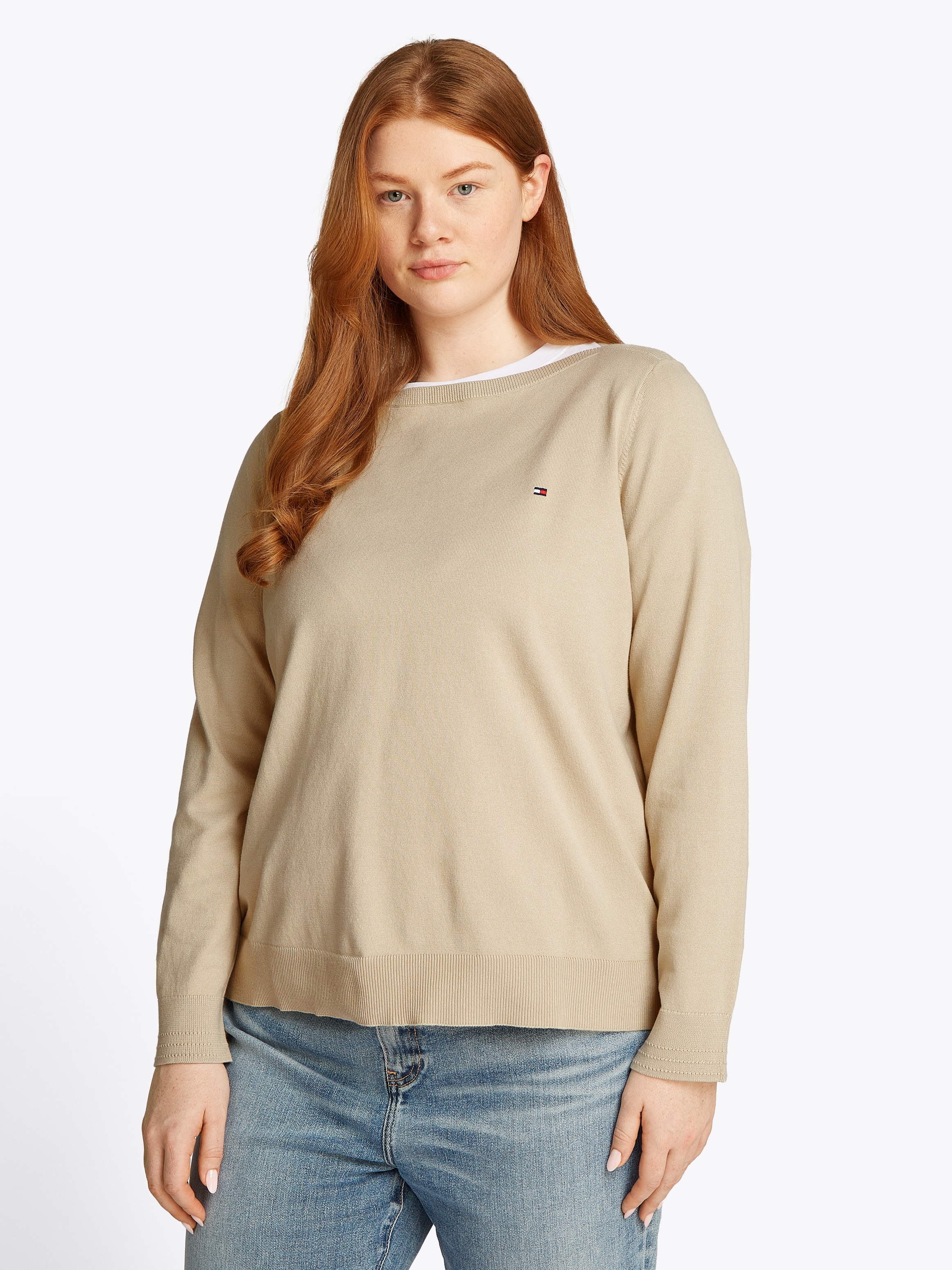 TOMMY HILFIGER Curve Strickpullover »CRV CO JERSEY STITCH LS B-NK SWT«, in Grossen Grössen, Logostickerei