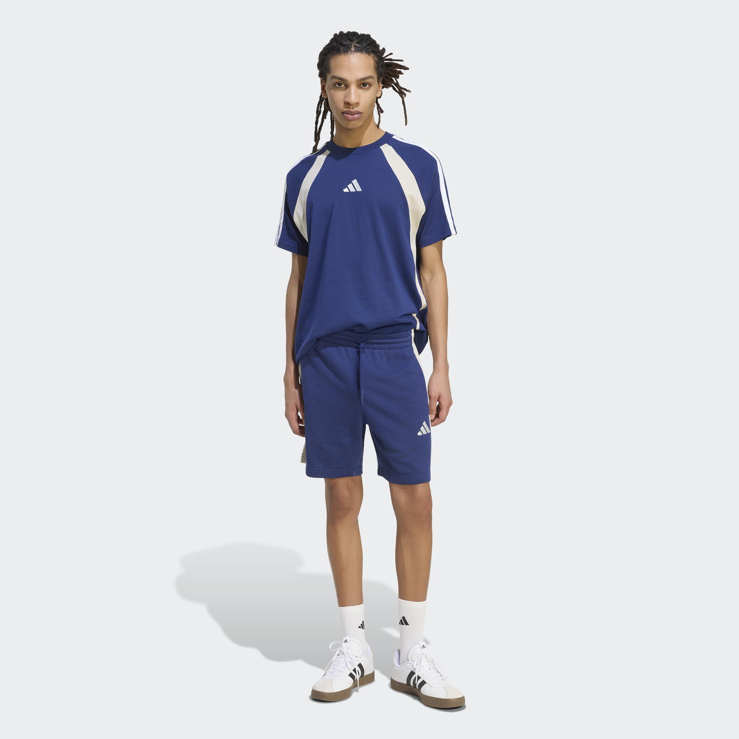adidas Sportswear Shorts »SEASONAL ESSENTIALS FLEECE-, COLOURBLOCKING«  ohne Verschluss, aus Baumwolle, Polyester und Viskose, normale Weite