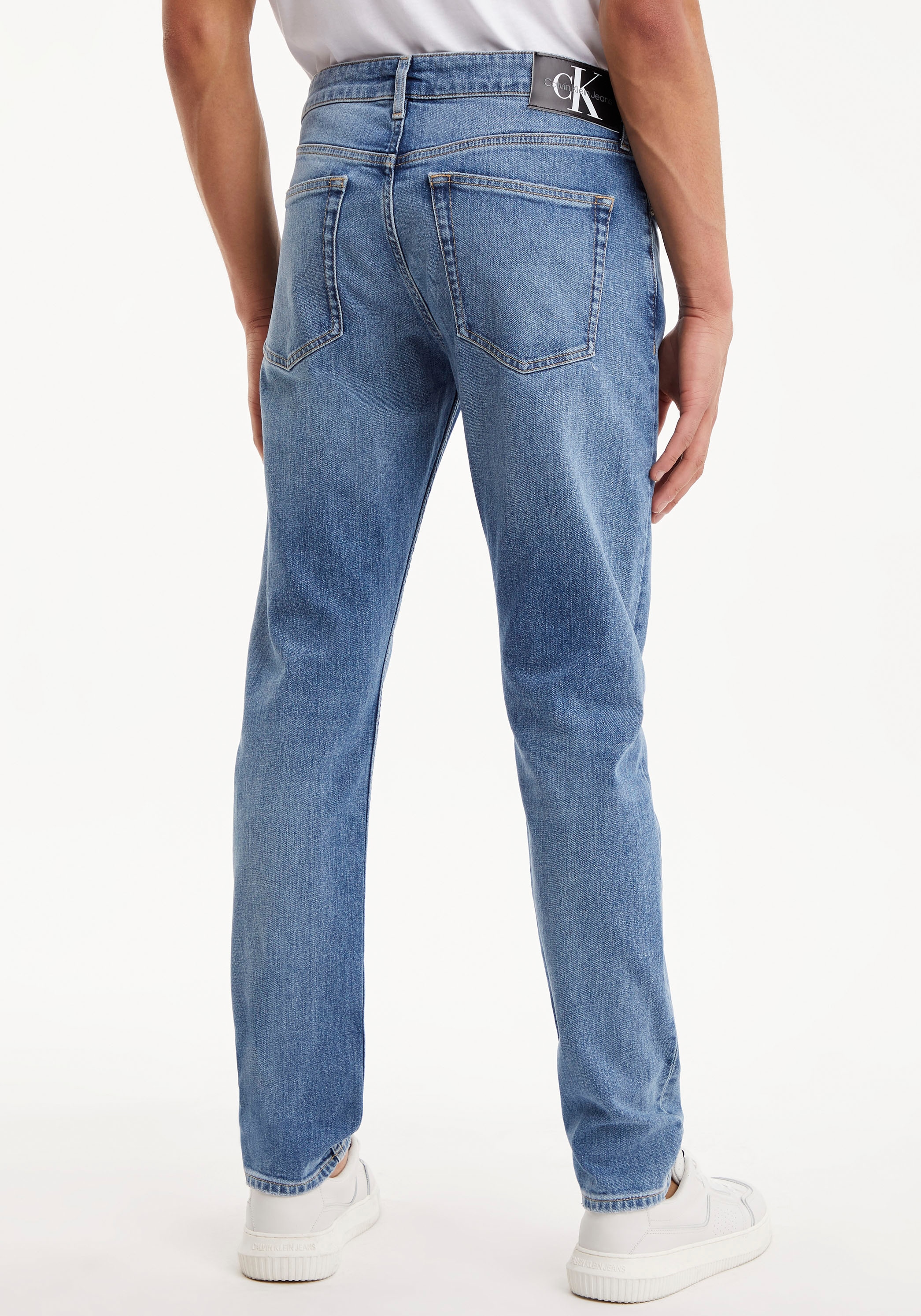 Calvin Klein Jeans Leder-Badge Klein TAPER«, Tapered-fit-Jeans versandkostenfrei »SLIM Calvin mit auf