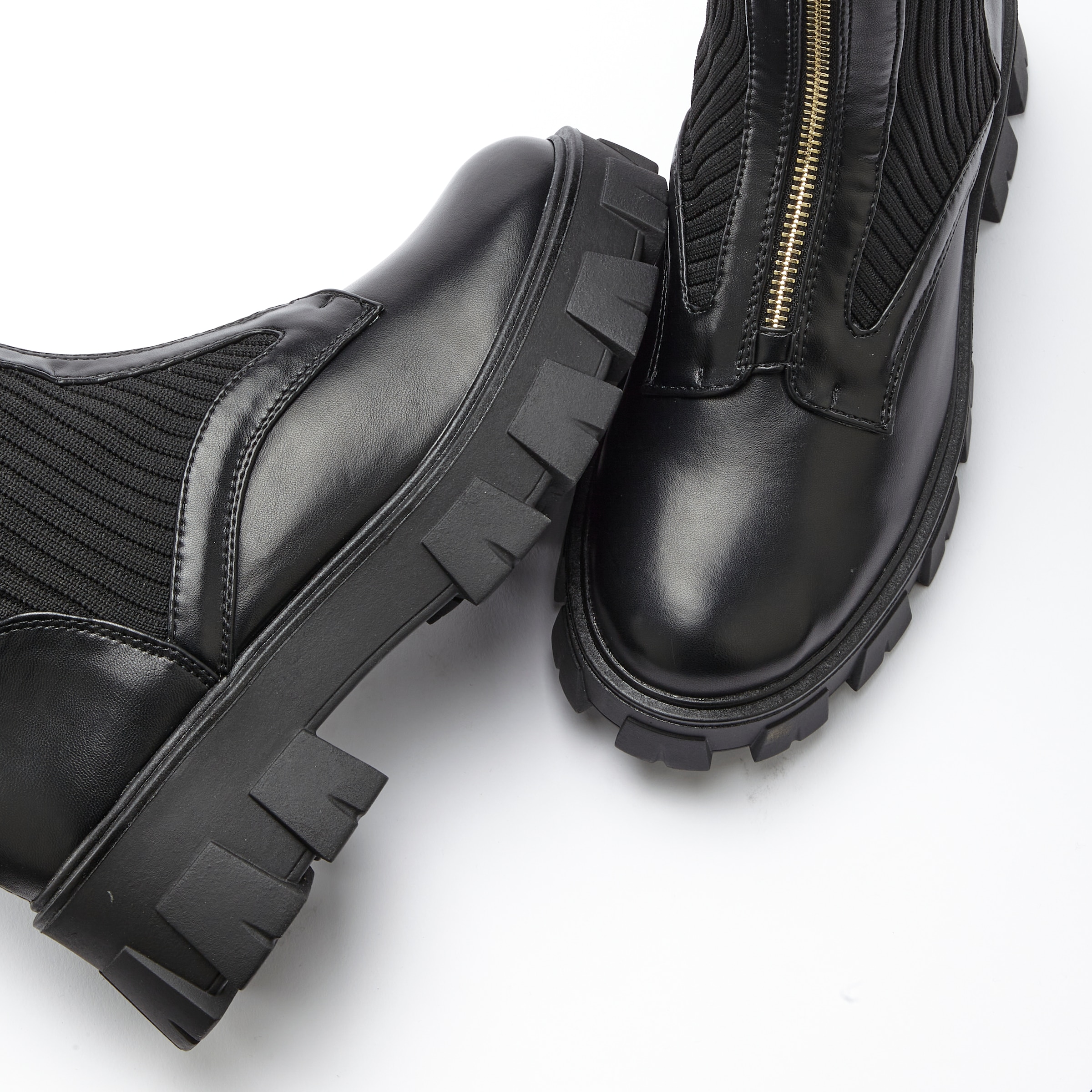 LASCANA Reissverschlussstiefel, mit Chunky Sohle, Stiefelette, Ankle Biker Boots VEGAN