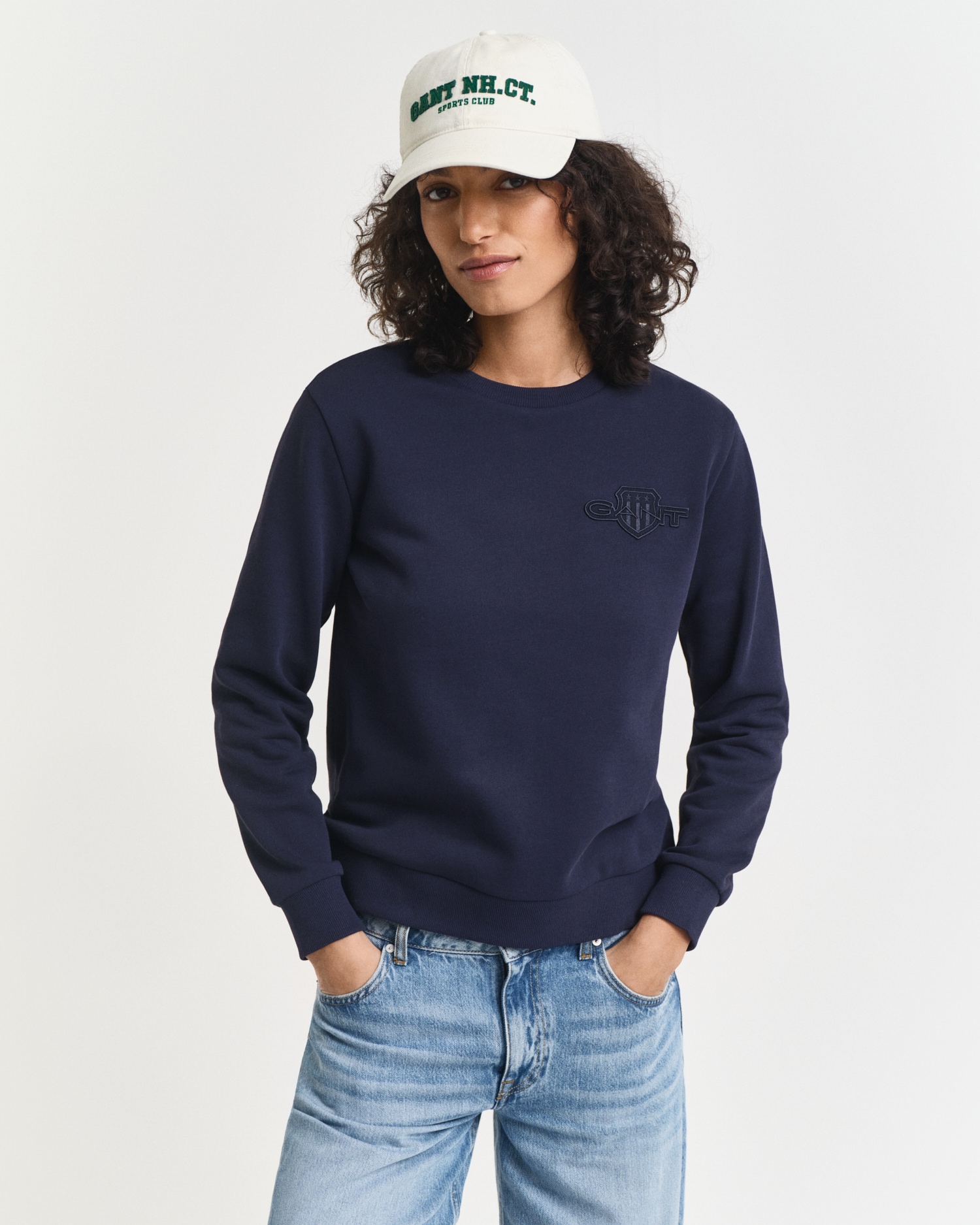 Image of Gant Sweatshirt "REG TONAL SHIELD C-NECK SWEAT", Ton in Ton Stickerei, Rundhals
