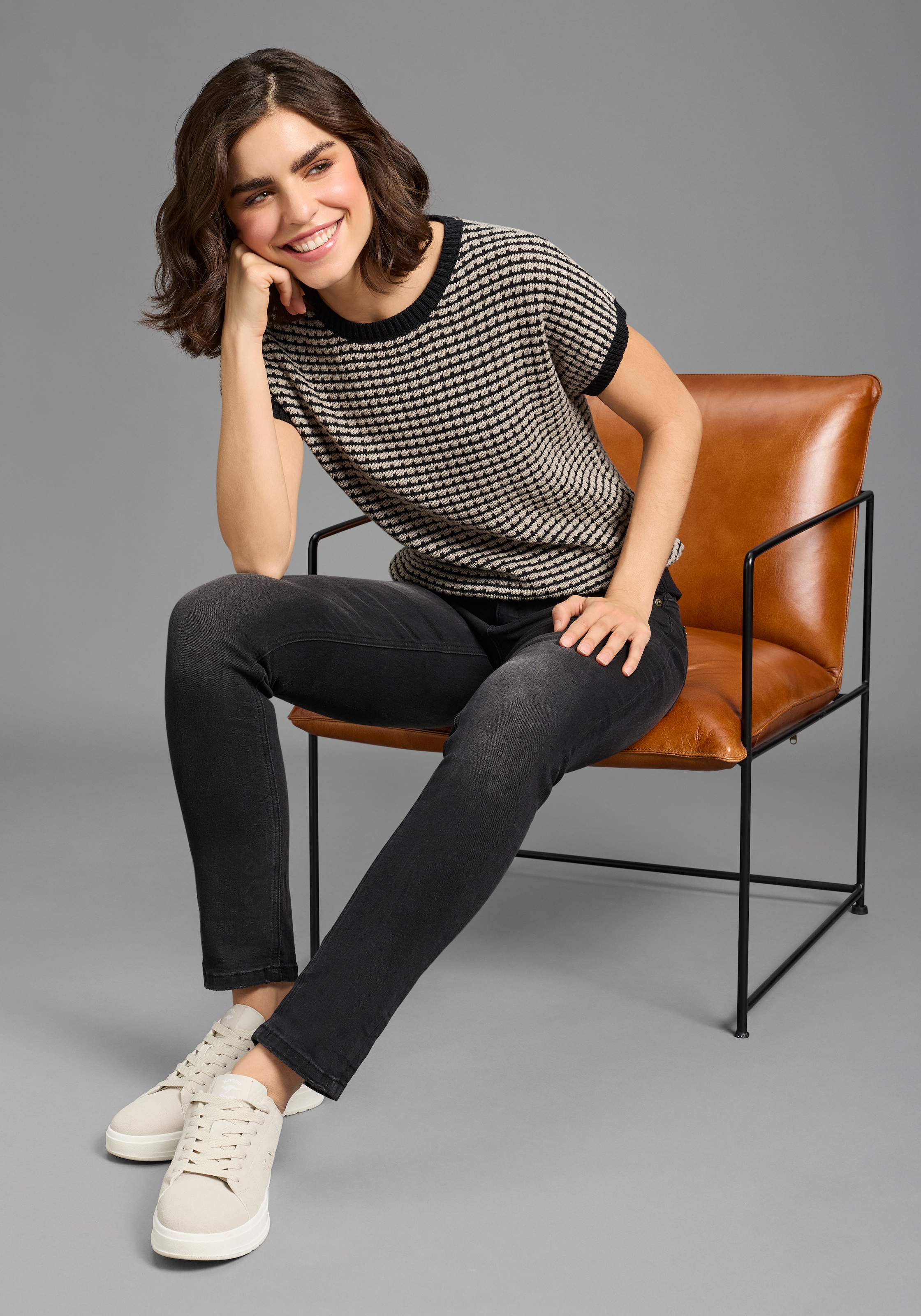 KangaROOS Pull à manches courtes aus strukturiertem Baumwoll-Mix, mit Rundhalsausschnitt, loose fit