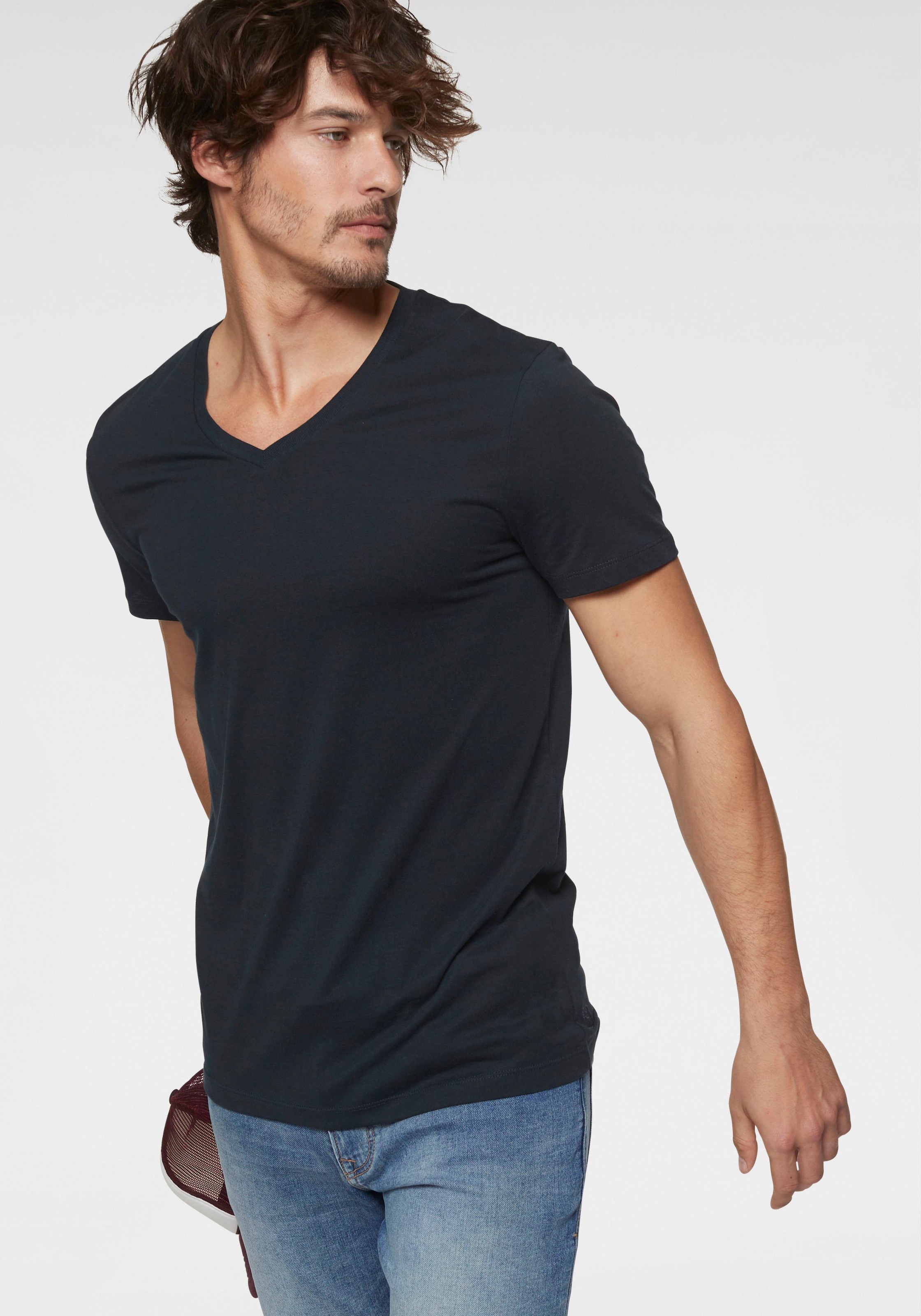 Image of TOM TAILOR Denim V-Shirt, mit Logostickerei bei Ackermann Versand Schweiz