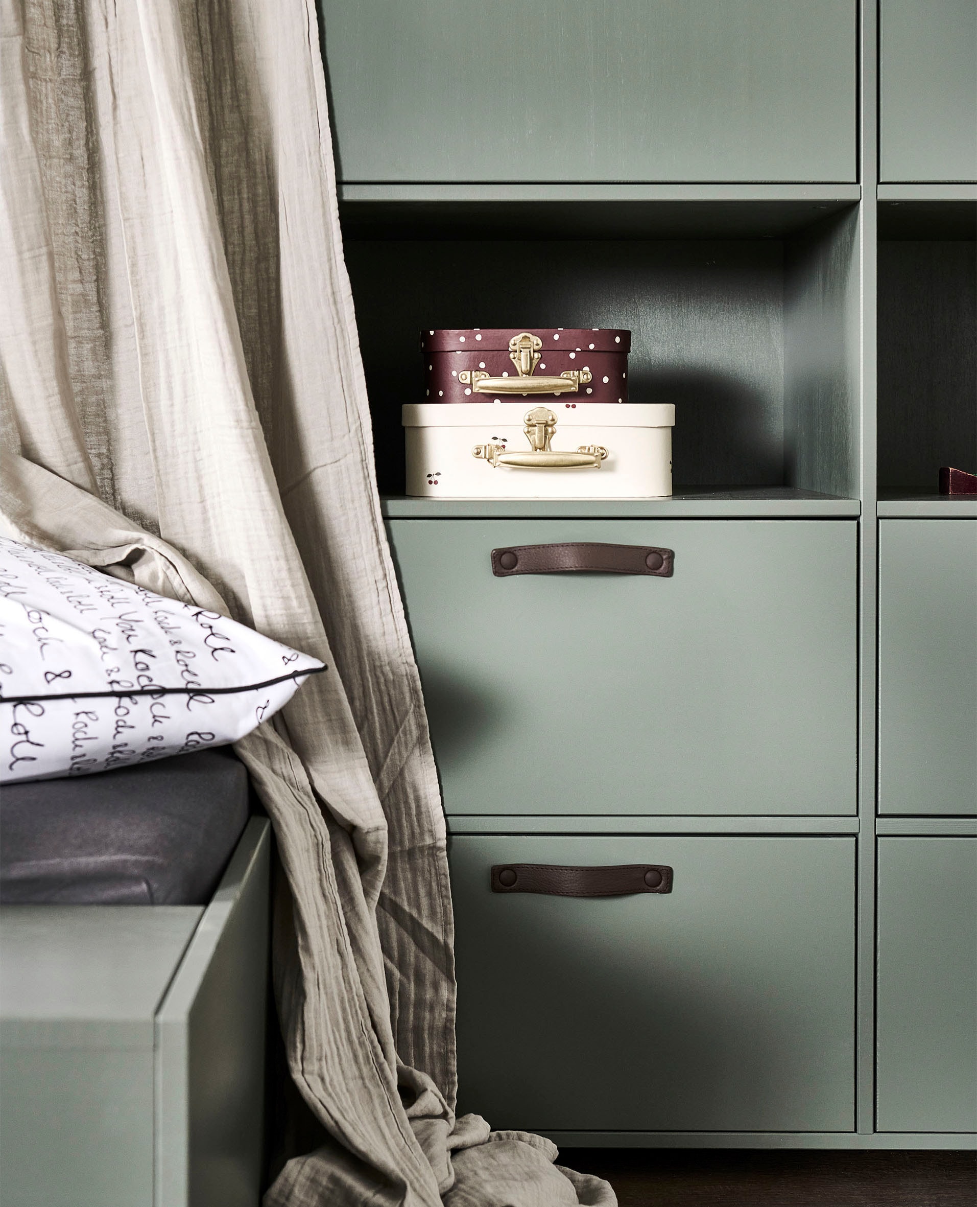 WOOOD Garderobenschrank »Stage FSC®-Kiefernholz Schutzlackiert, H 185 x B 103 x T 40 cm« Ledergriffe, kombinierbar, einfach zu montierbar, pfleigleicht