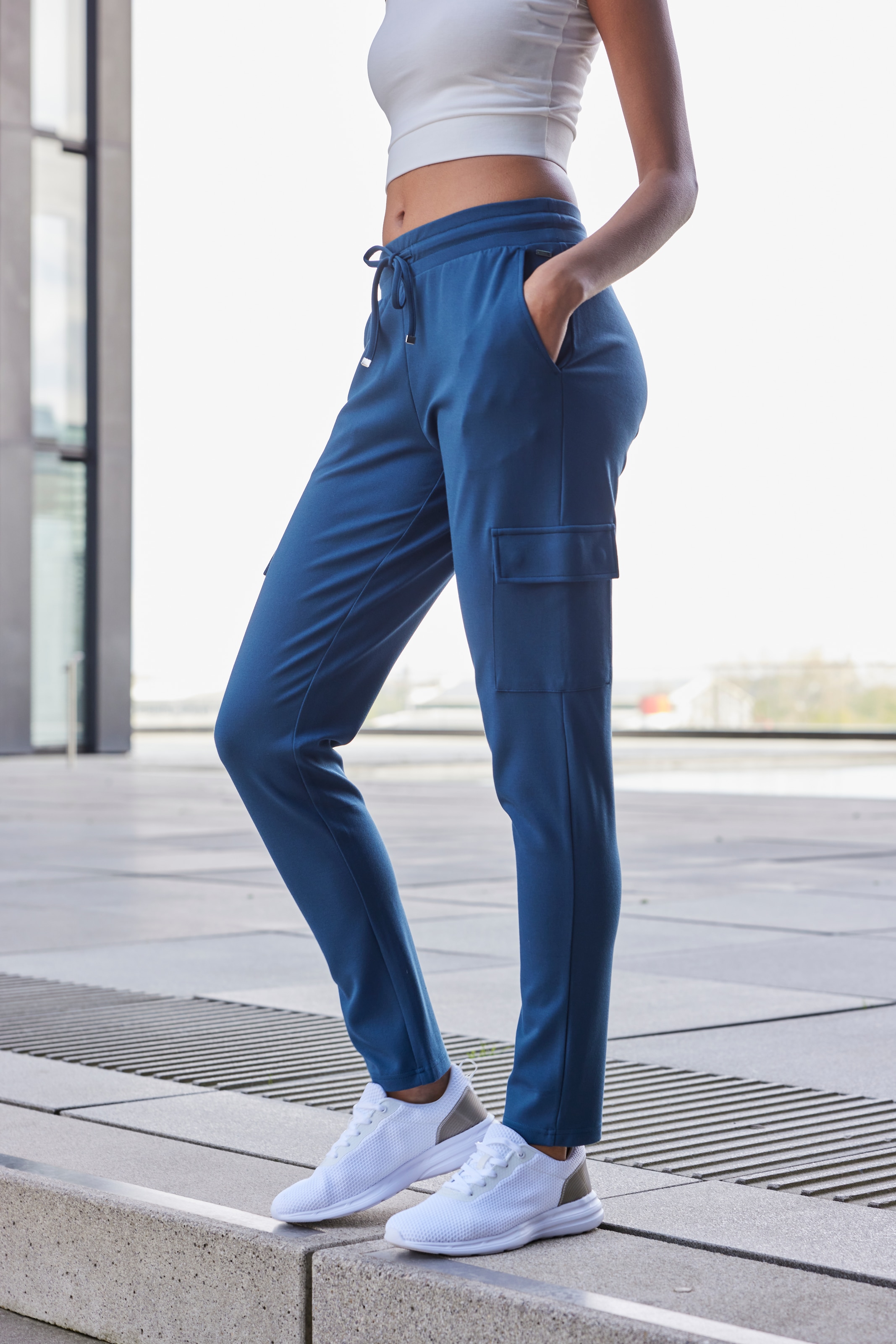 LASCANA Cargohose, in weich fliessendem Material, Loungewear