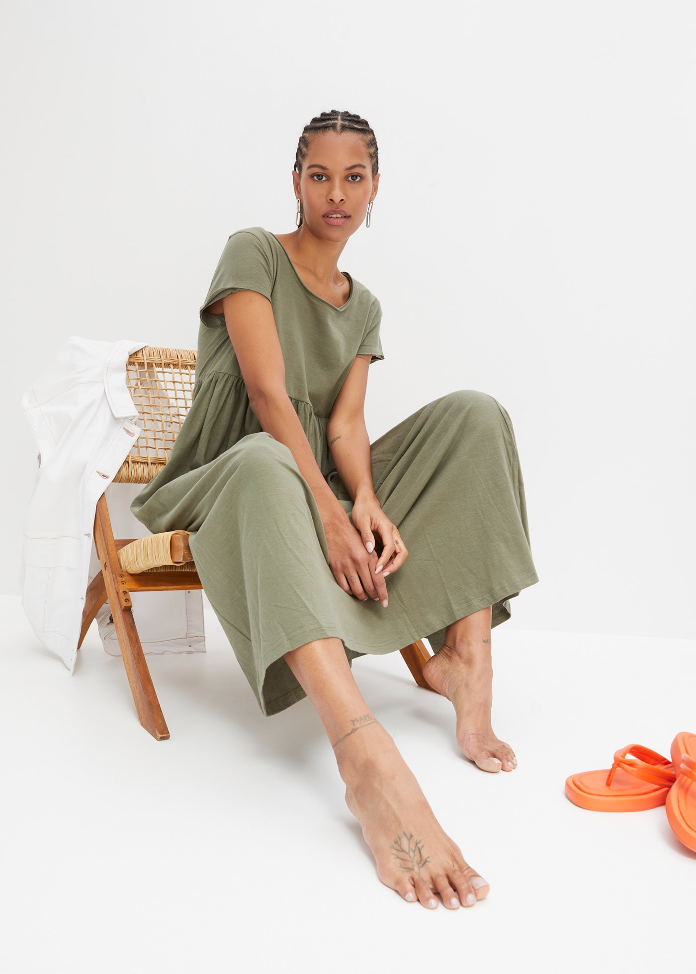 bonprix Midikleid »Midikleid aus reiner Baumwolle« aus reiner Baumwolle, lockere Passform, mit Schlitzdetail