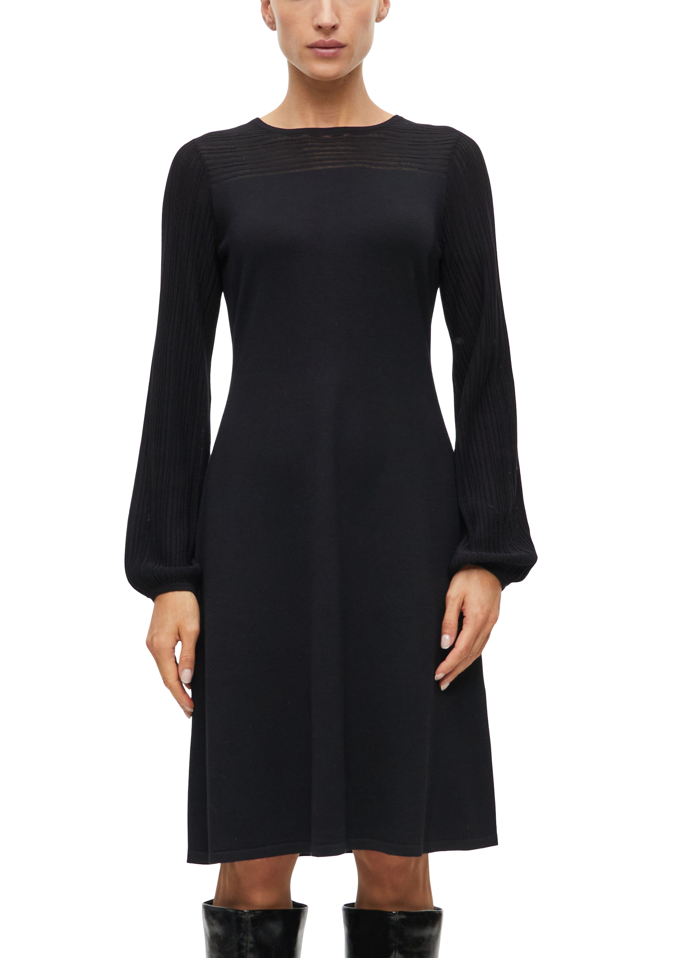 Image of s.Oliver BLACK LABEL Strickkleid mit Langarm, in knieumspielender Länge, atmungsaktiv, elastisch