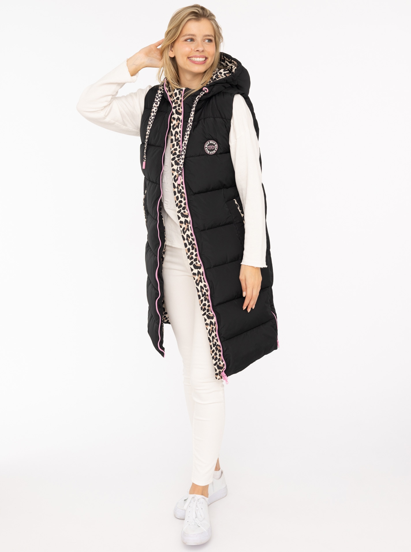 Image of Zwillingsherz Steppweste ""Wild Hearts"" Leo-Muster, Taschen seitlich, modisch, Doppel-Zipper, extra lang