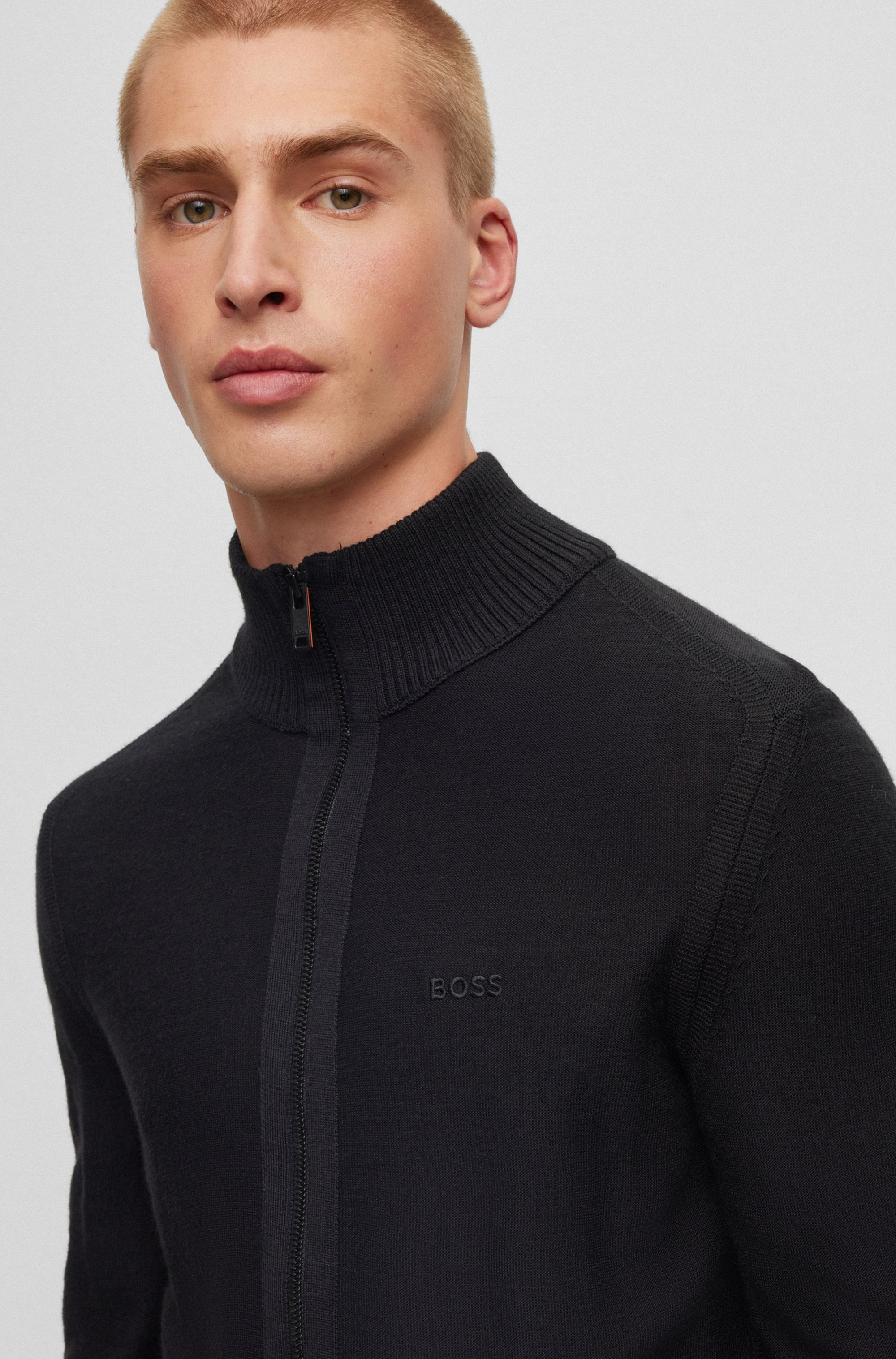 BOSS ORANGE Veste en tricot »Avac« mit Logostickerei auf der Brust