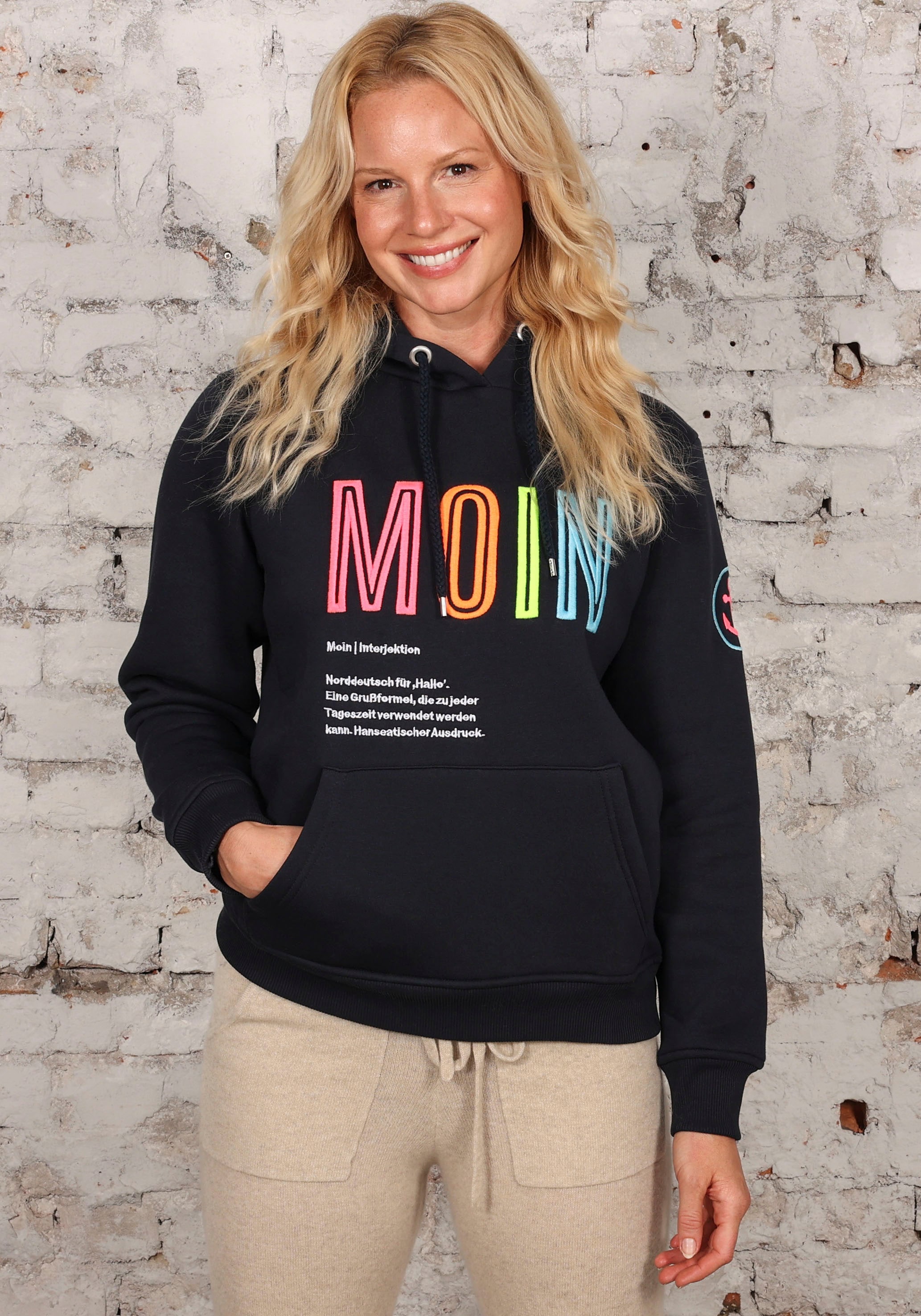 Zwillingsherz Sweatshirt, mit aufgesticktem „Moin“-Schriftzug in Neonfarben