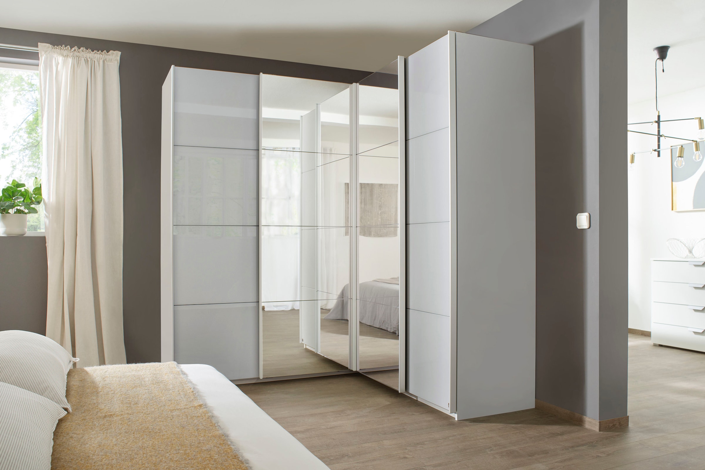 rauch Schwebetürenschrank »Kleiderschrank Garderobe Eckkleiderschrank QUADRA mit edler Glasfront« in den Höhen 210/229 cm, inkl. Soft-Close-Funktion,  grosser Eckschrank mit viel Stauraum, Mass 181x187 cm MADE IN GERMANY