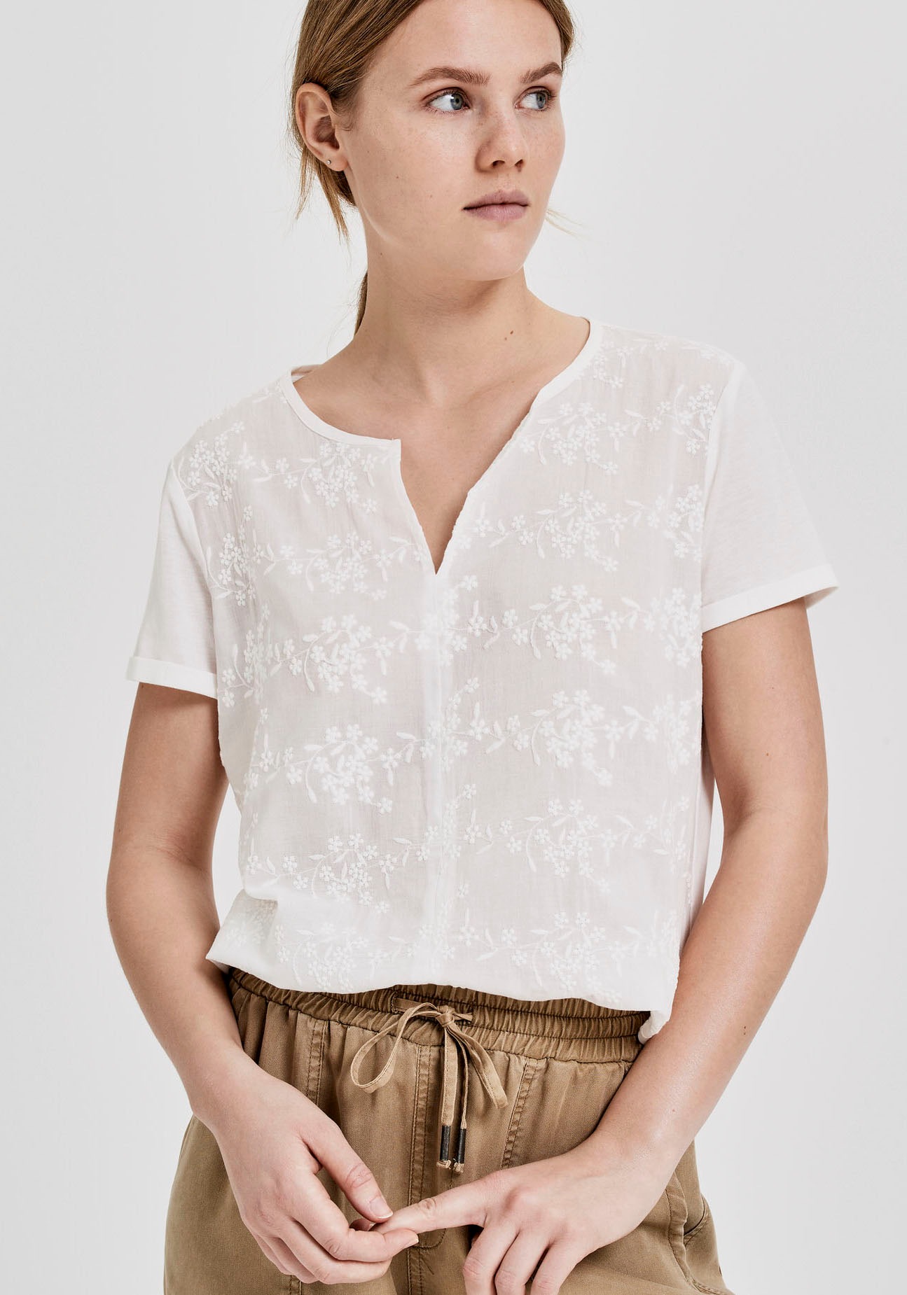 Image of OPUS Schlupfbluse »Faleria«, mit zarten Stickereien vorne bei Ackermann Versand Schweiz
