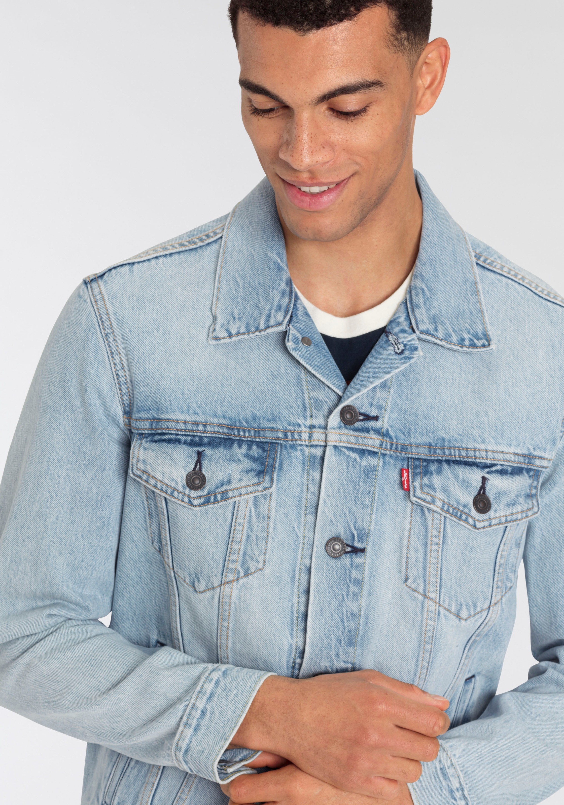 Levi's® Jeansjacke »VINTAGE FIT TRUCKER JKT«, ohne Kapuze, mit Knopfleiste