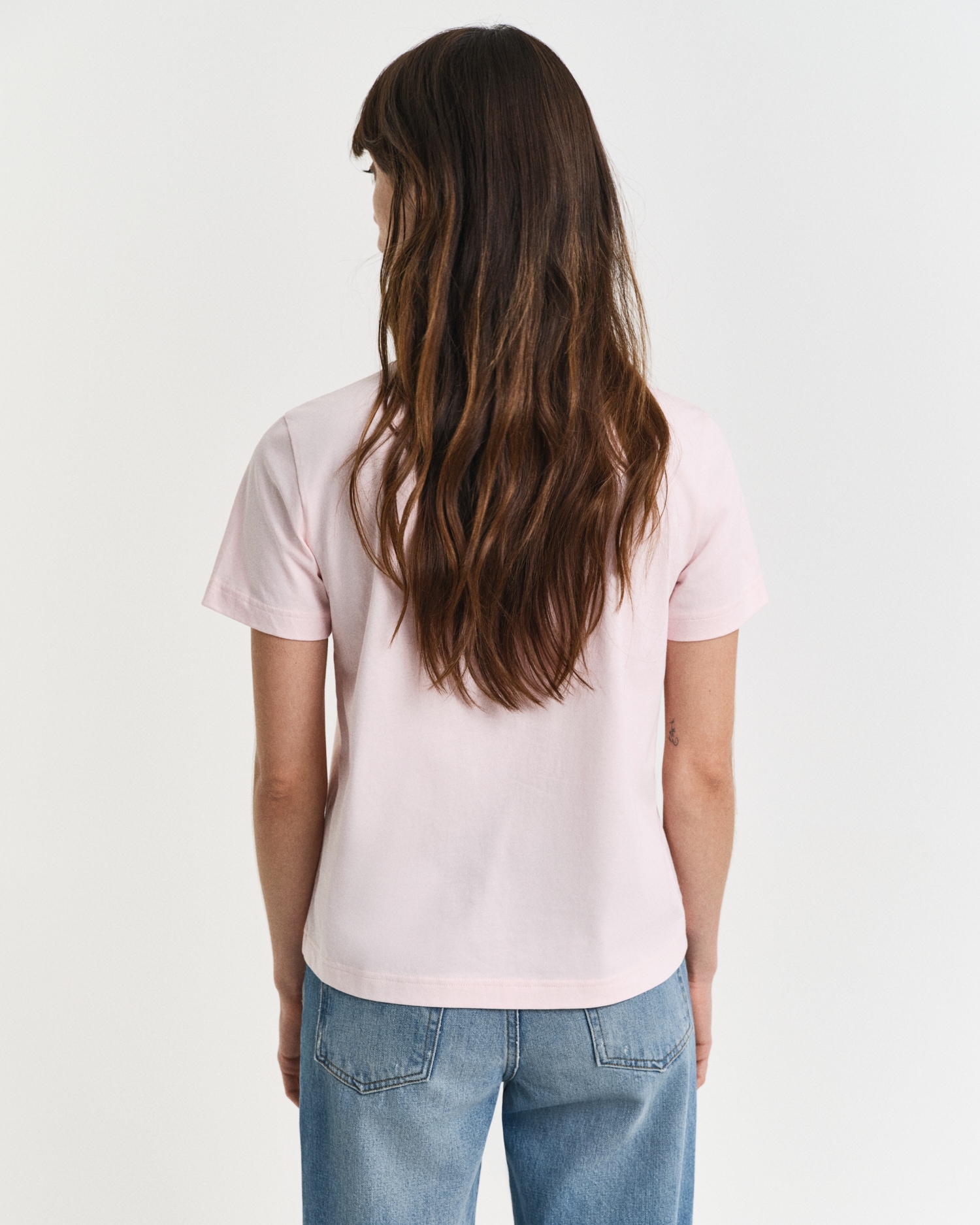 Gant T-Shirt »REG TONAL SHIELD SS T-SHIRT«, Rundhals, Ton in Ton Stickerei