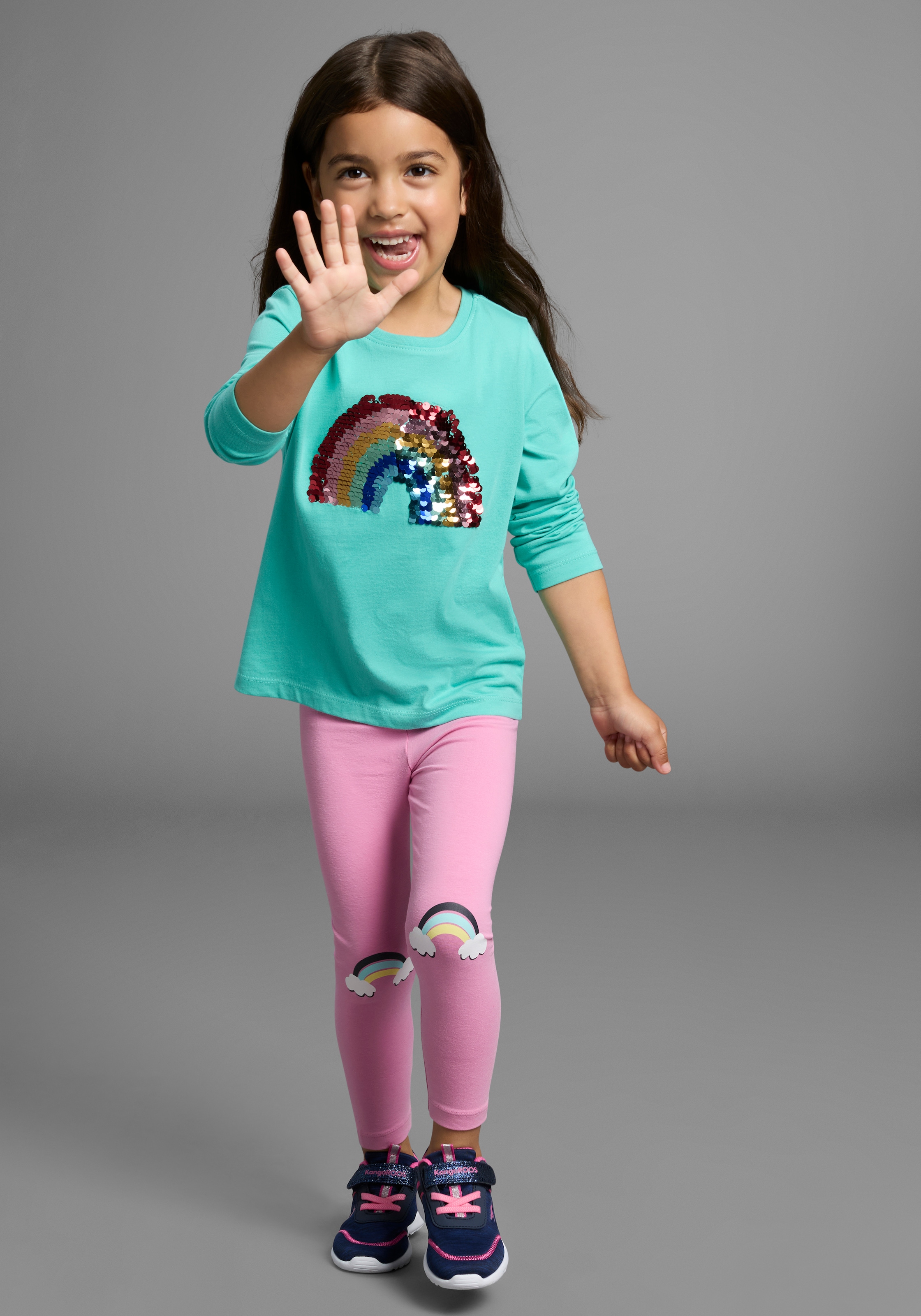 KIDSWORLD Langarmshirt »Regenbogen Pailletten-Applikation«, Langarm, Basic-Passform, mit schimmernden Pailletten-Applikationen