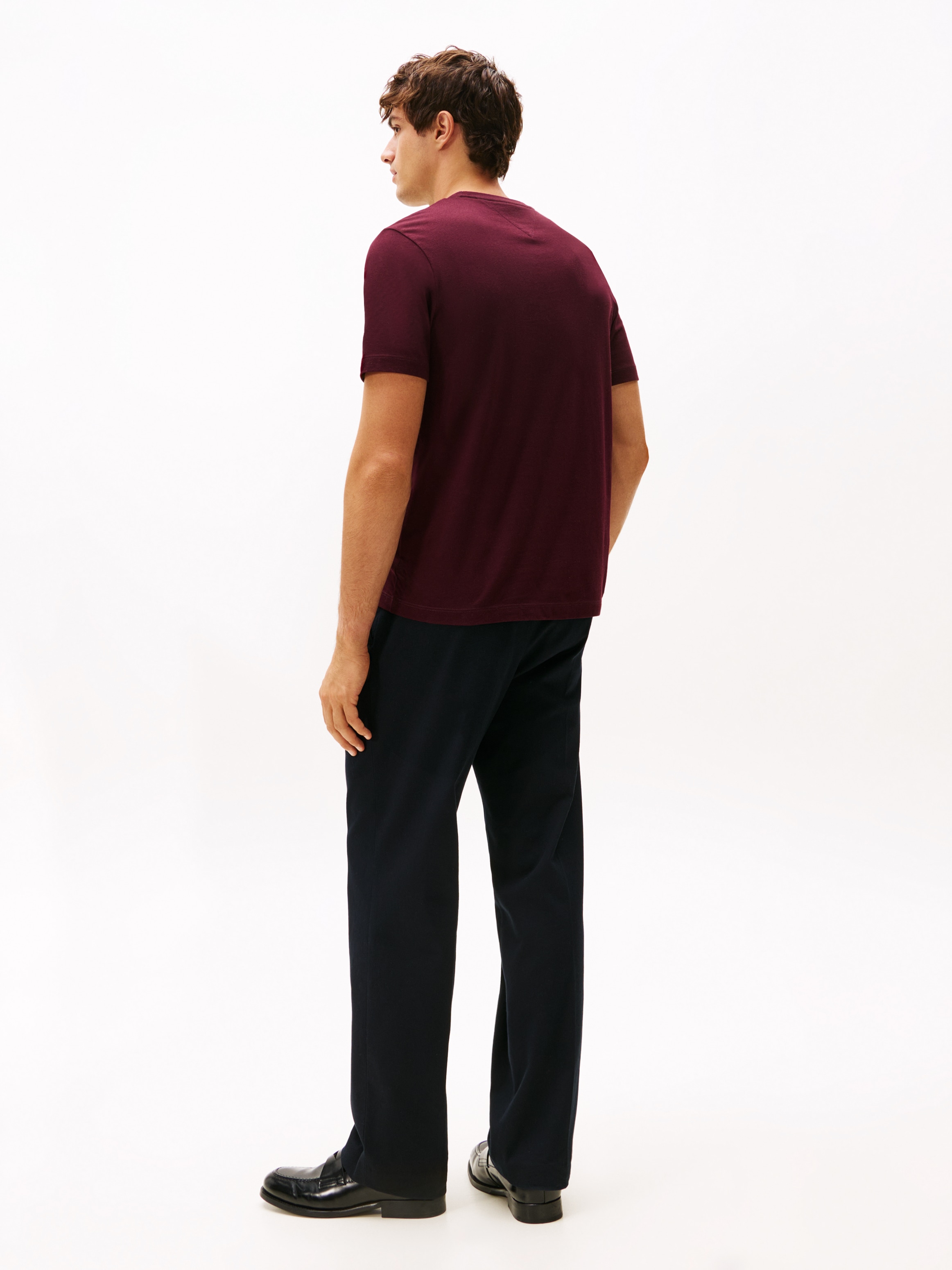Tommy Hilfiger T-Shirt »ESSENTIAL REG FIT SOLID TEE mit Stickerei und Rundhals«, unifarben, casual, regular fit, Baumwolle, Rundhals