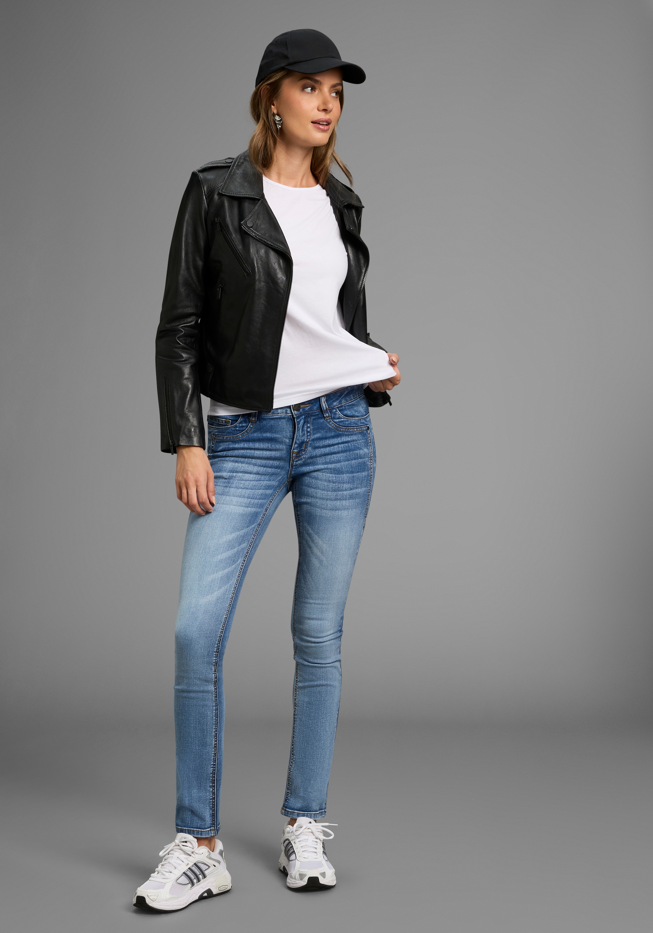 Arizona Comfort-fit-Jeans »mit Keileinsätzen« niedrige Leibhöhe