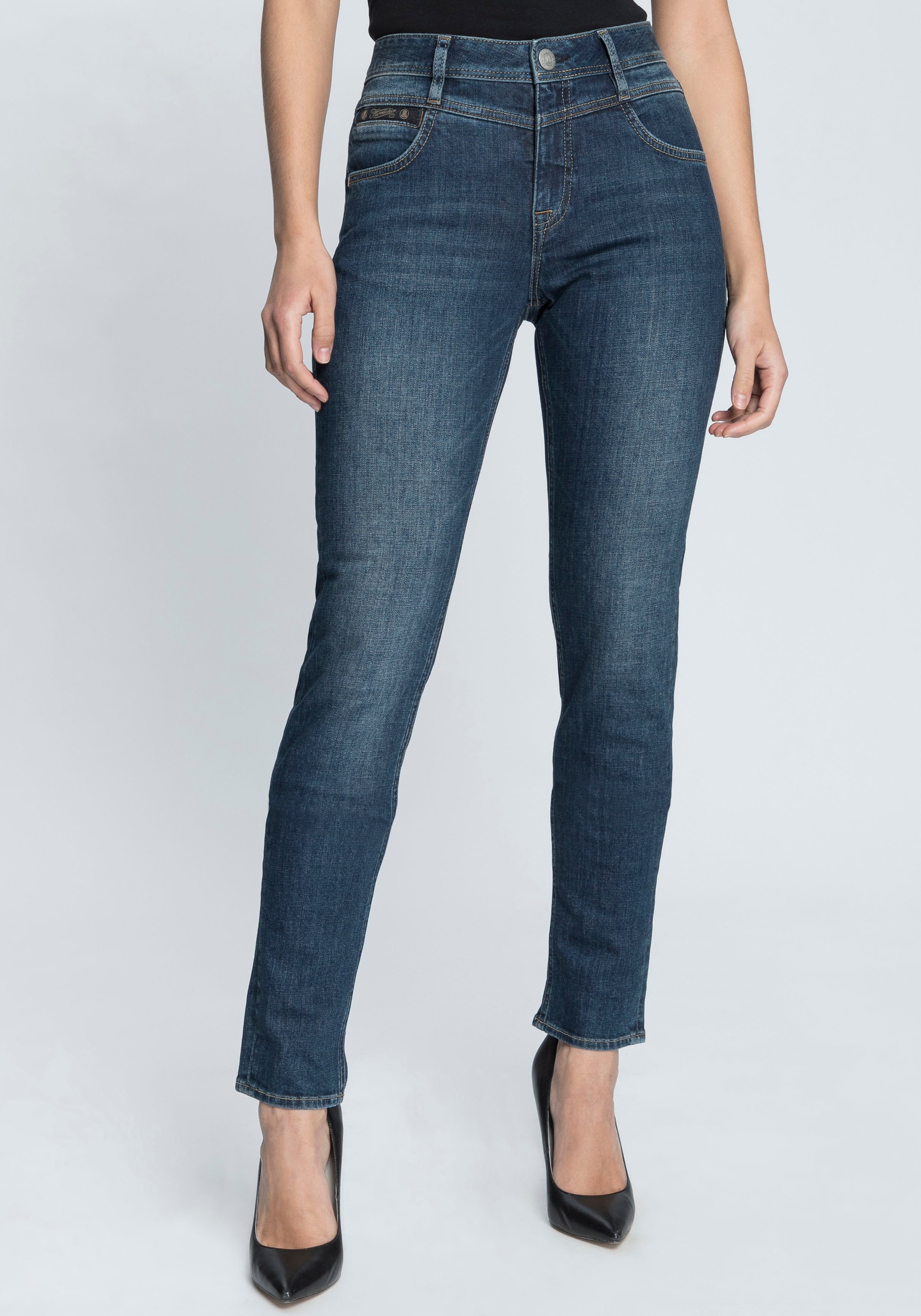 ♕ Herrlicher Slim-fit-Jeans »PEPPY SLIM Waist versandkostenfrei RECYCLED DENIM«, Normal auf Recycled Polyester