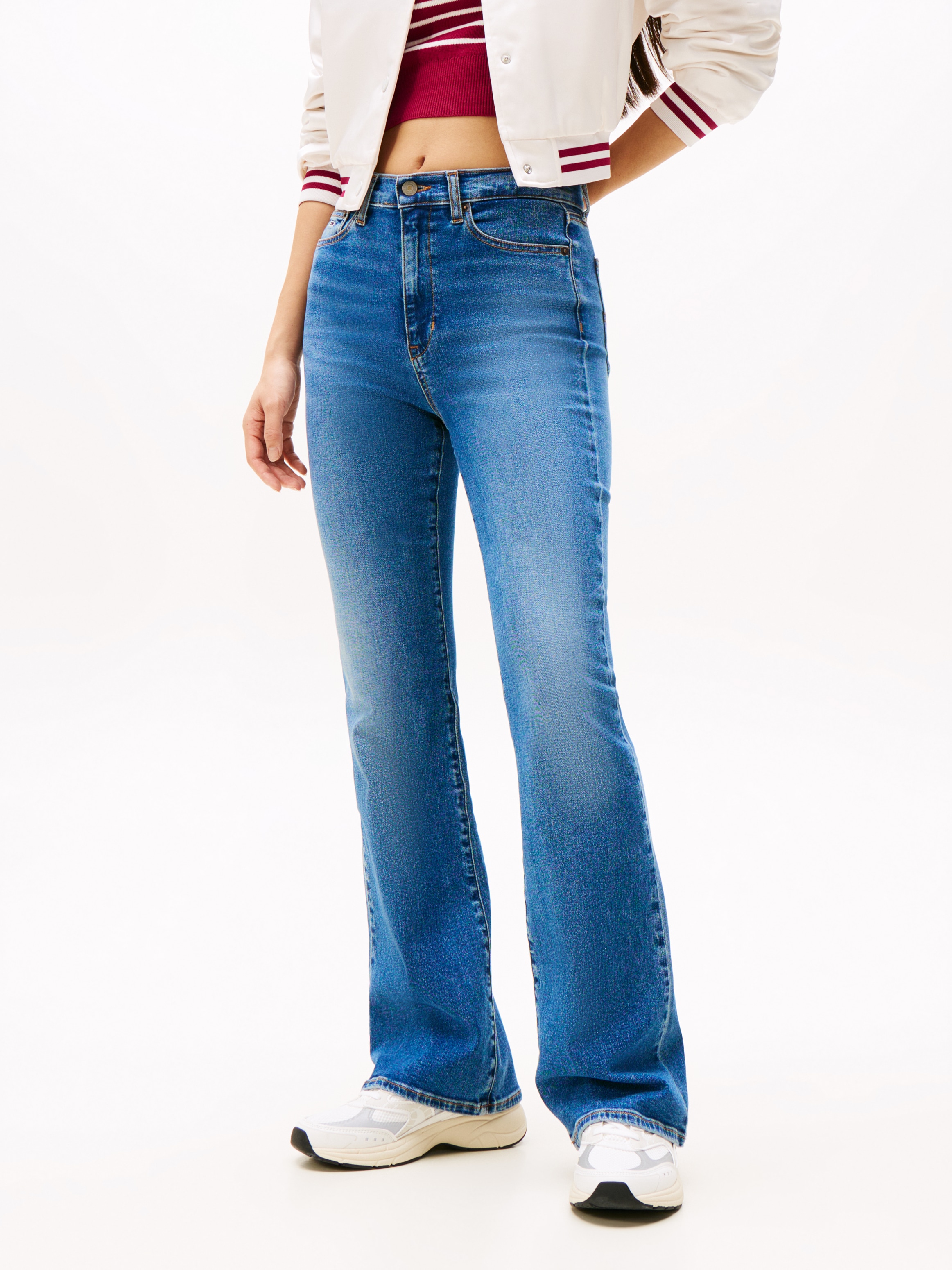 Image of Tommy Jeans Bootcut-Jeans "SYLVIA HGH FLR" Weite Beinform und Logo Stickerei auf der Gesässtasche