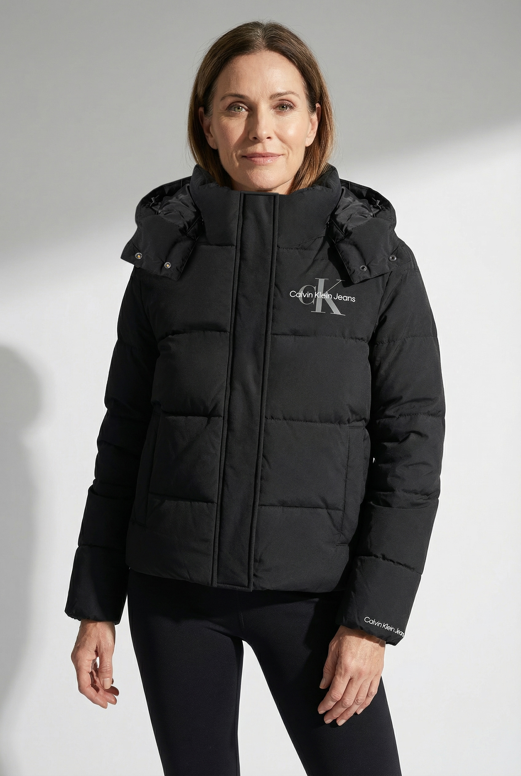 Calvin Klein Jeans Steppjacke mit Kapuze Stehkragen, in kurzer Form, abnehmbare Kapuze