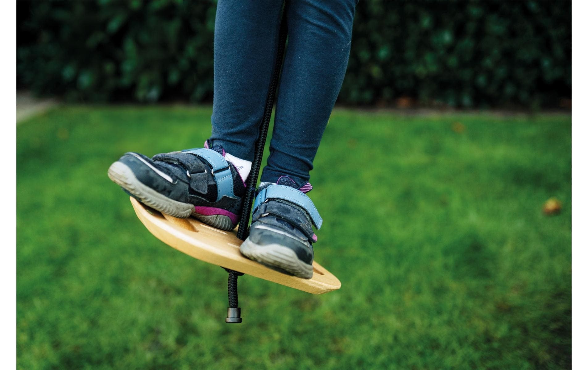 Small Foot Einzelschaukel »mit Griffen: «Black Line»«