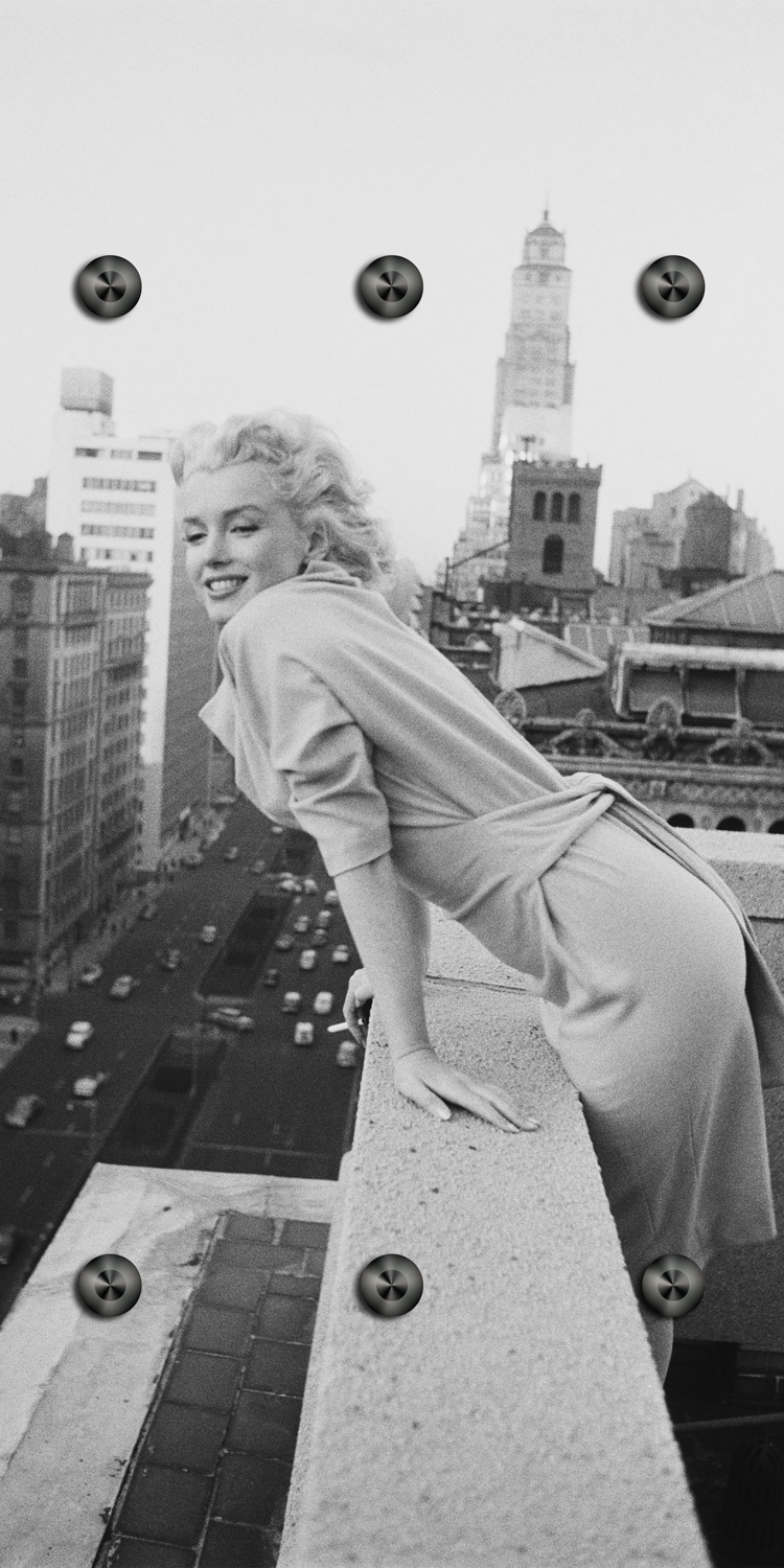 Image of queence Wandgarderobe "Marilyn Monroe in New York" 1 Stk. tlg. Wandpaneel aus Acrylglas inkl. 6 Edelstahlhaken in schwarz matt