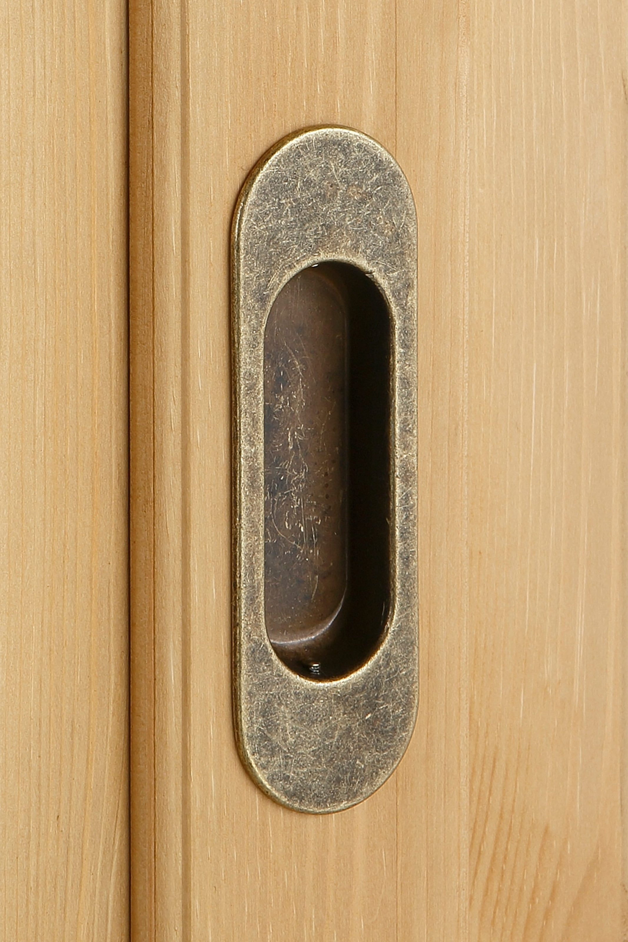Home affaire Schlafzimmer-Set »"Konrad", komplettes Schlafzimmer mit grossem Schrank«, (Set, 4 tlg., Kleiderschrank 5 türig mit Schubladen, 2 Nachttische, Bett 180x200cm), klassischer Landhausstil, Metallgriffe, Massivholz (Kiefer)