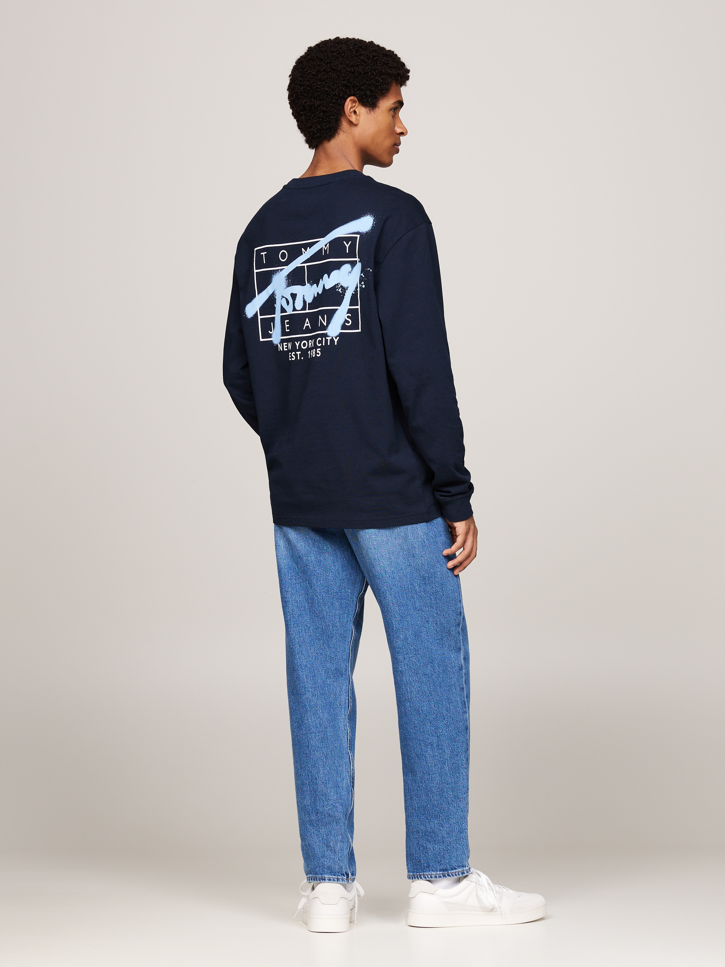 Tommy Jeans Plus Longsleeve »TJM REG SPRAY TEE LS EXT«, Grosse Grössen, mit grossem Print auf dem Rücken