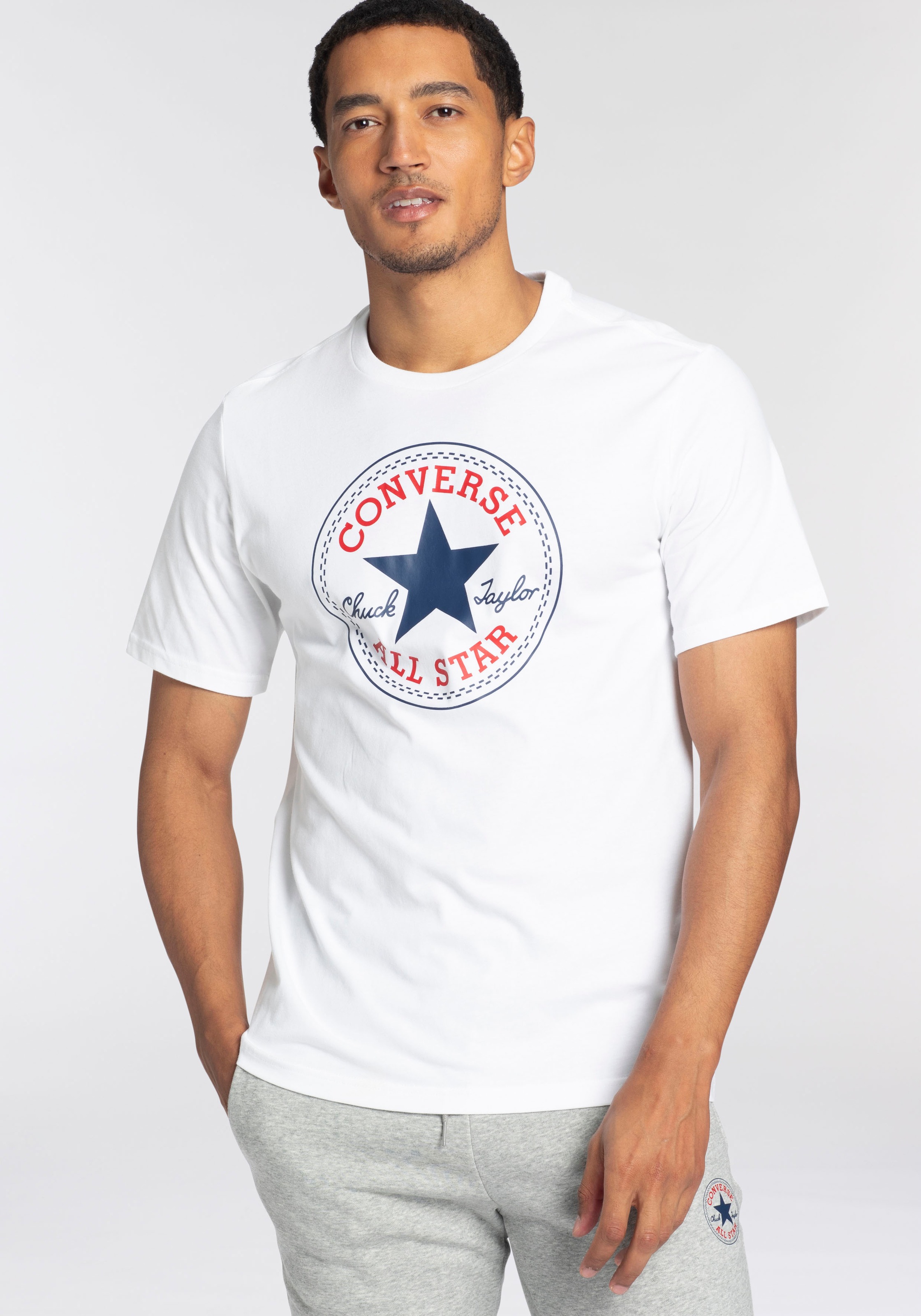Image of Converse T-Shirt "CONVERSE GO-TO ALL STAR PATCH STANDARD-FIT T-SHIRT" Unisex