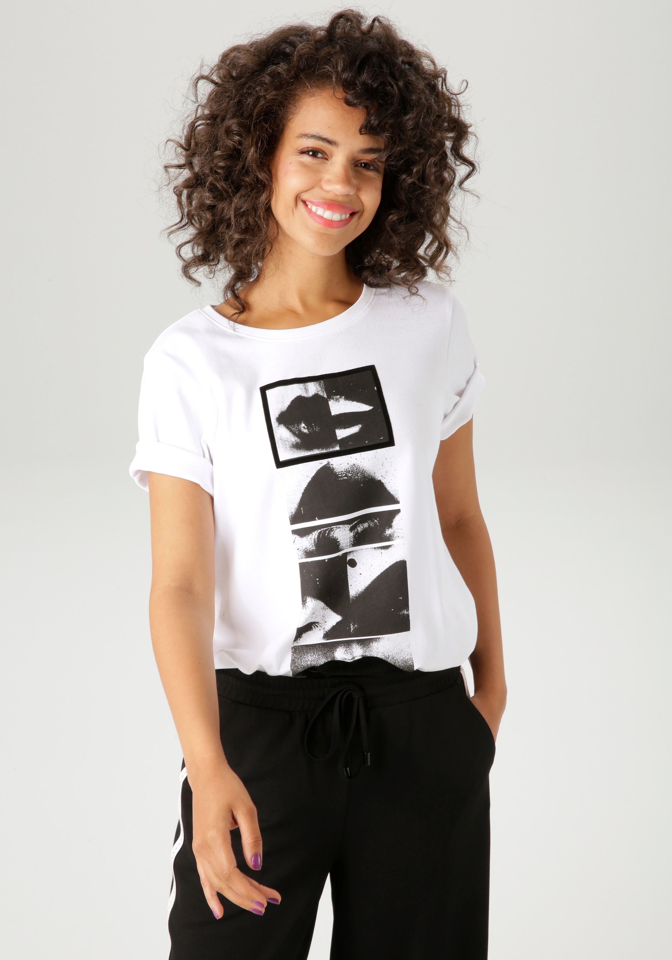 Image of Aniston CASUAL T-Shirt mit Samt verziertem, extravaganten Frontdruck