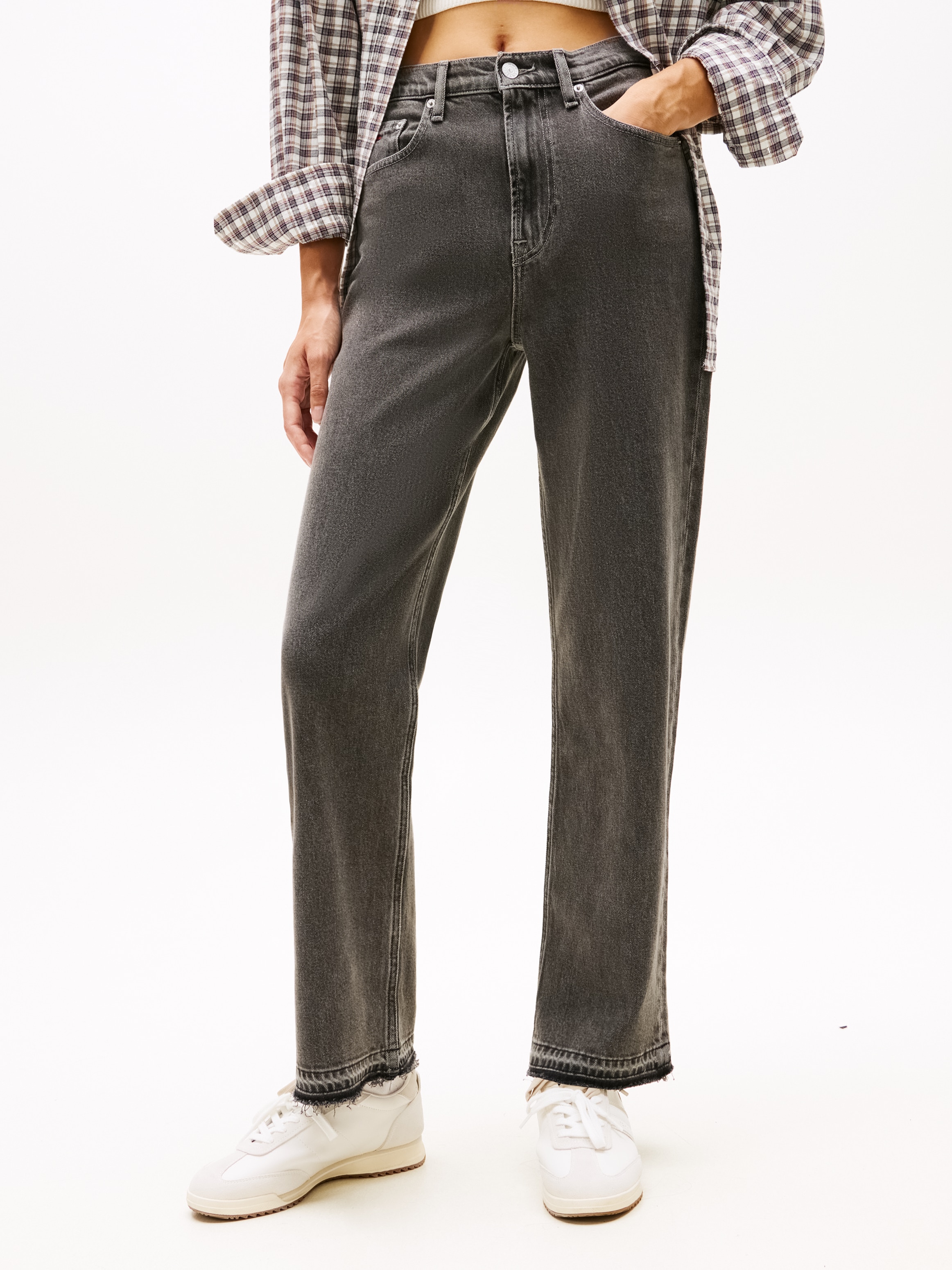 Image of Tommy Jeans Straight-Jeans "LAYLA HR SLIM STR CI4171" mit destroyed Detail am Beinabschluss