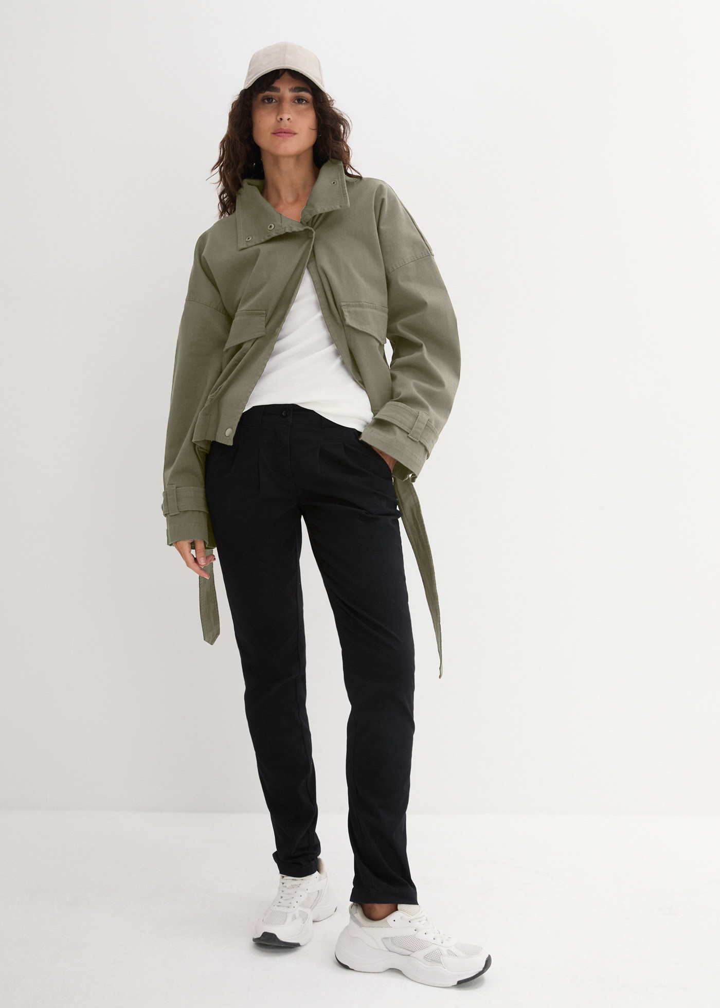bonprix Chinos  schmale Form, mit Bundfalten und praktischen Taschen