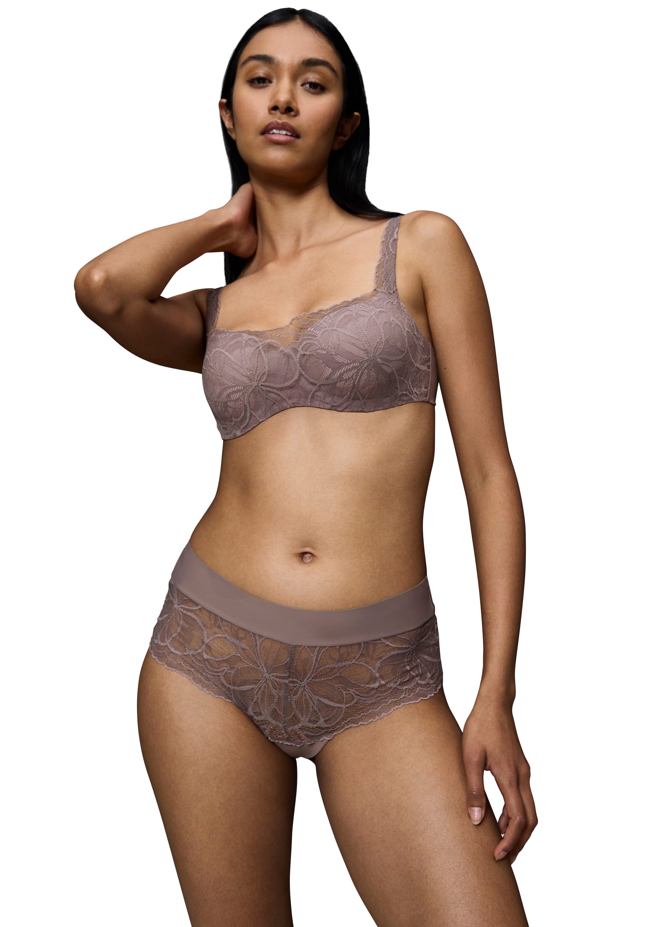 Triumph Panty »Body Make-Up Illusion Lace Shorty«, Strech-Spitze