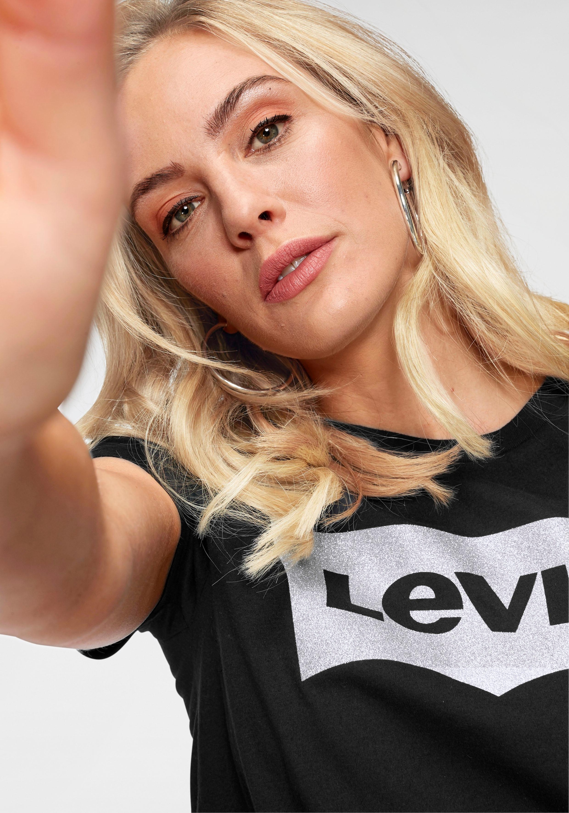 ♕ Levi's® Rundhalsshirt »THE PERFECT TEE«, mit Logo im Metallic-Holo Print  versandkostenfrei bestellen