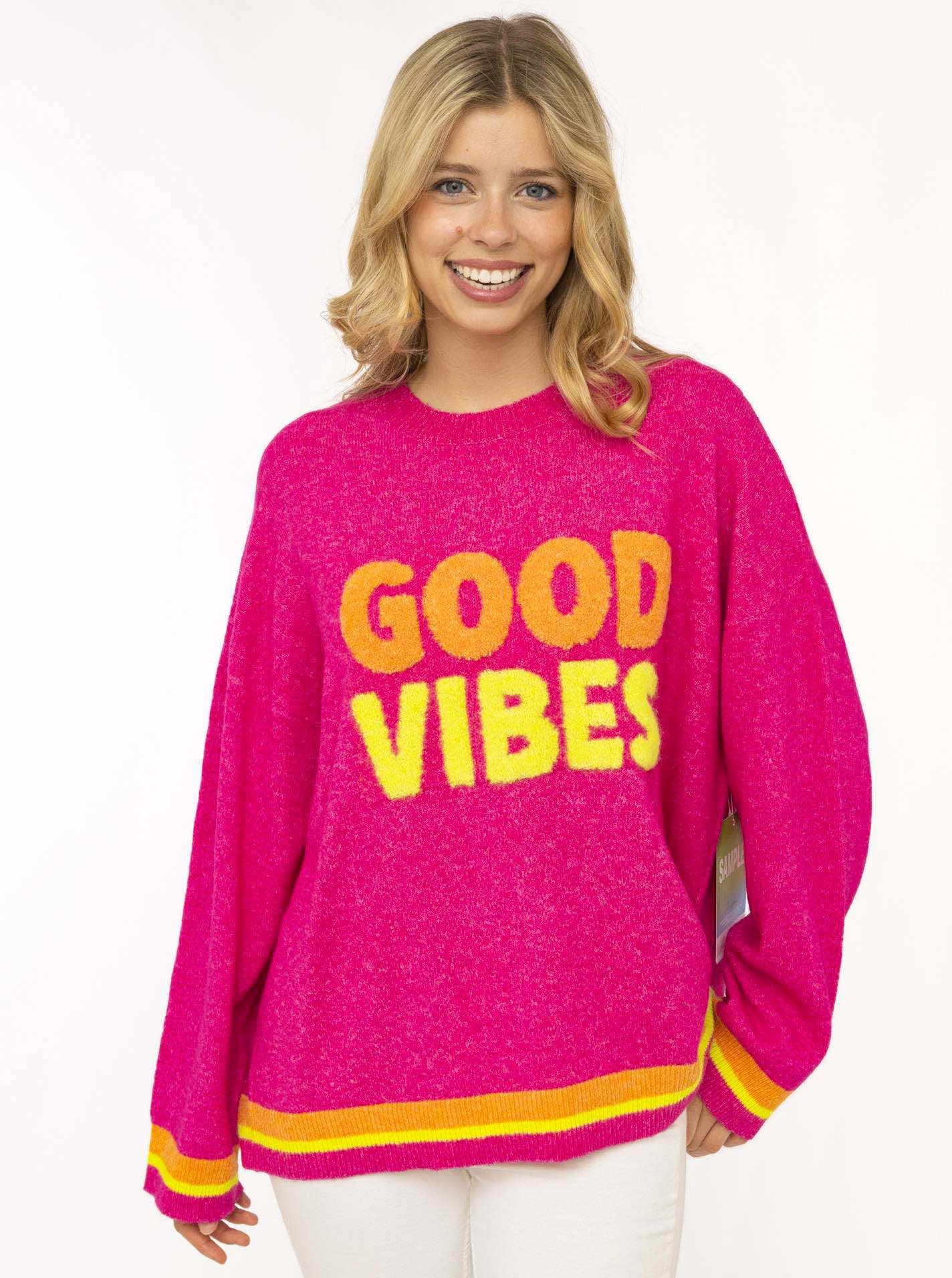 Zwillingsherz Pull en tricot »"GOOD VIBES"« farbiger Schriftzug, gestreifte Neon-Bündchen, Rundhals, Strick