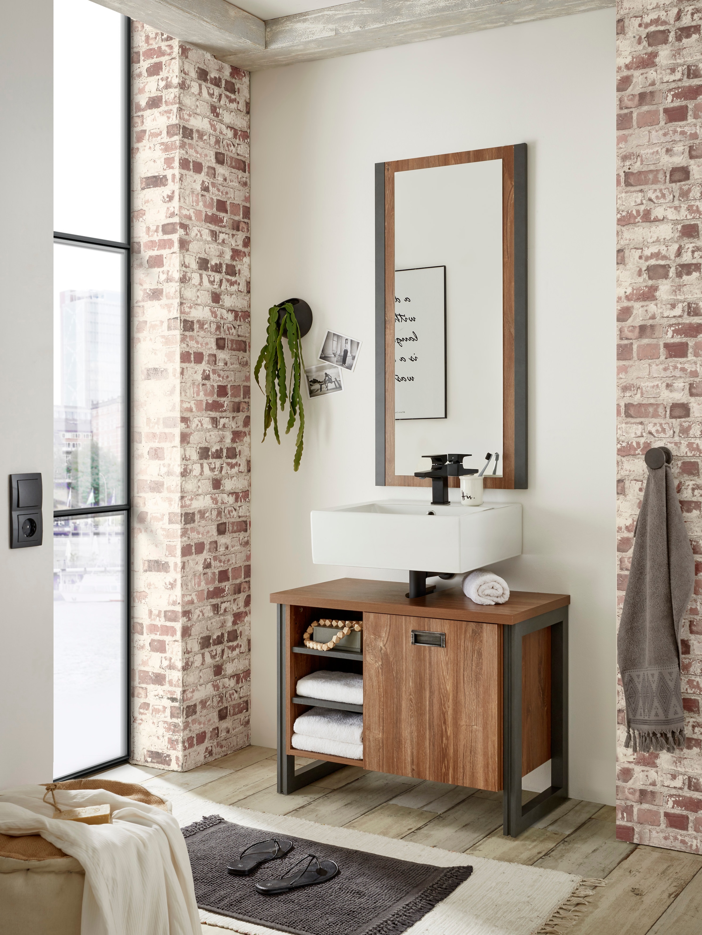 Home affaire Badmöbel-Set »Detroit, Bad im Industrialdesign, 2-teiliges Badezimmer«, (Set, 2 St.), Waschbeckenunterschrank und Spiegel, holzfarben, mit offenen Fächern