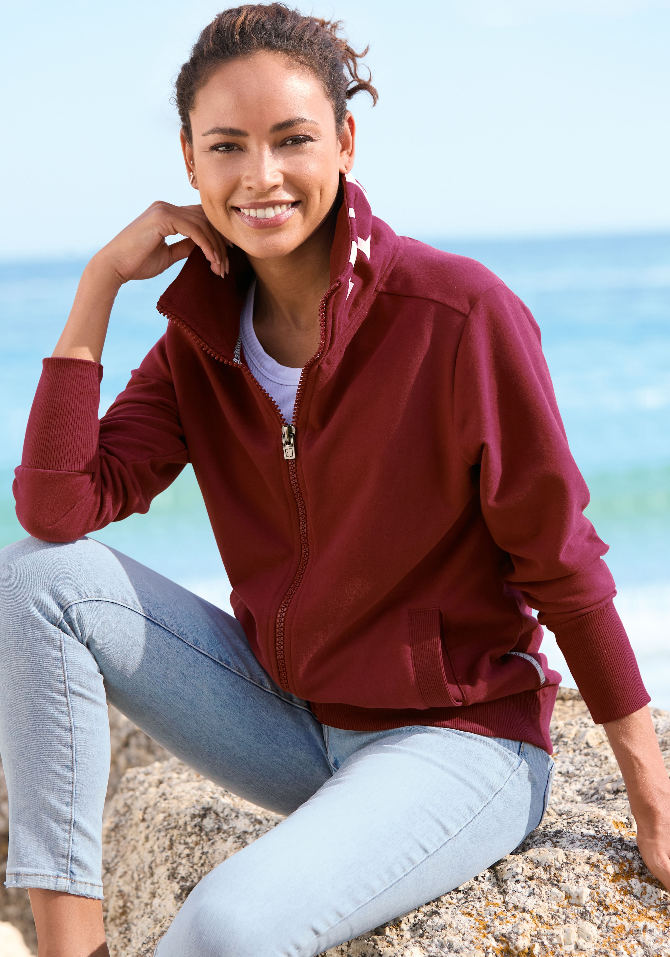 Elbsand Sweatjacke »Alvis« mit Logodruck am Kragen, bequeme Freizeitjacke