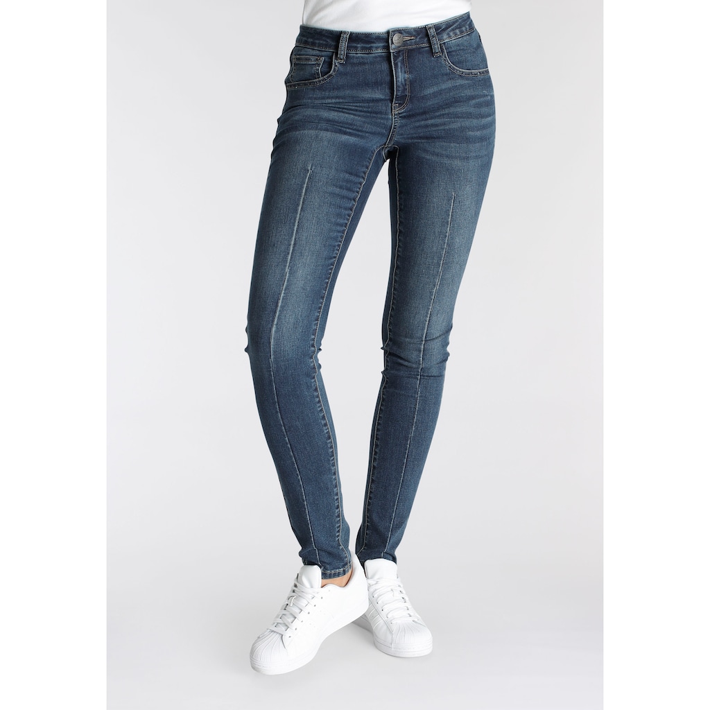 Arizona Skinny-fit-Jeans »Ultra-Stretch, sehr bequem, gut zu kombinieren«, Mid Waist high performance stretch Denim normale Leibhöhe figurbetont