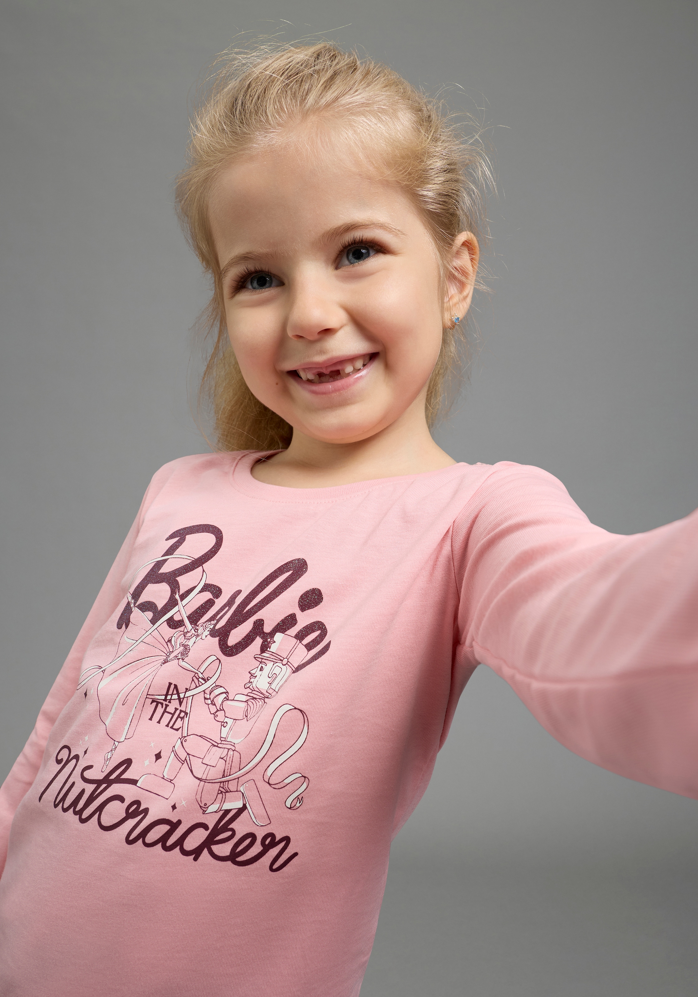 KIDSWORLD Langarmshirt »BARBIE Glitzerdruck Shirt, Mattel« BARBIE Nussknacker Shirt, hüftlange Basic-Passform, Langarm-Design
