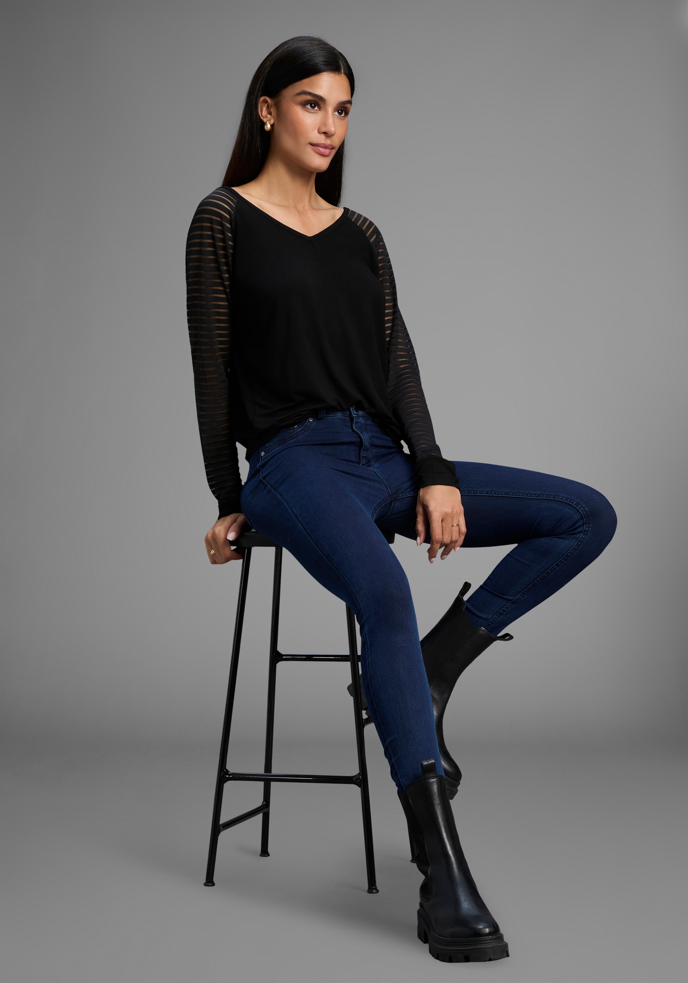Bruno Banani V-Shirt, mit Mesh-Streifen im Ärmel - NEUE KOLLEKTION