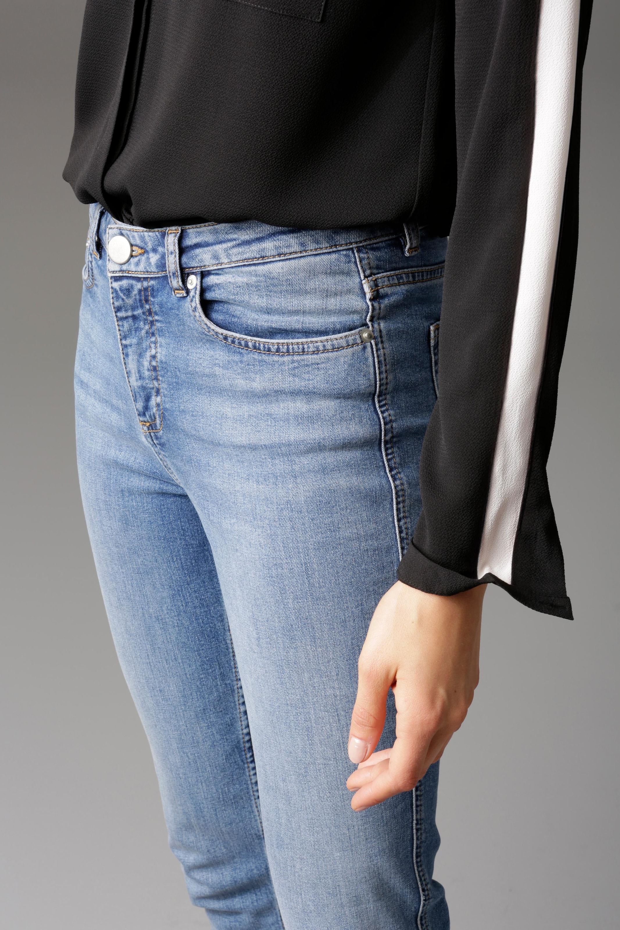 versandkostenfrei Slim-fit-Jeans, Waist CASUAL Aniston regular auf