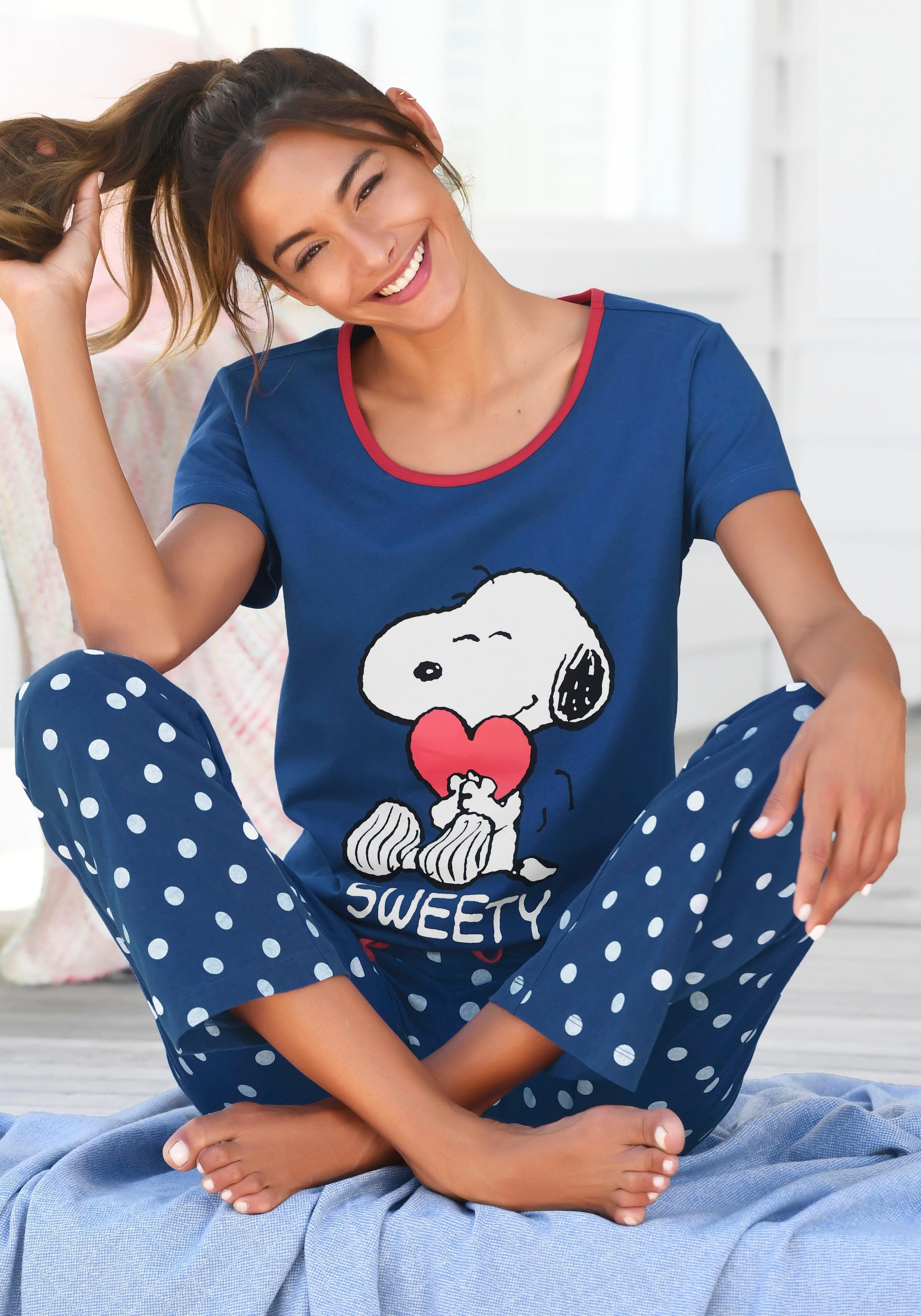Peanuts Pyjama, (2 tlg., 1 mit Pünktchen-Hose Stück), auf Snoopy-Druck versandkostenfrei und