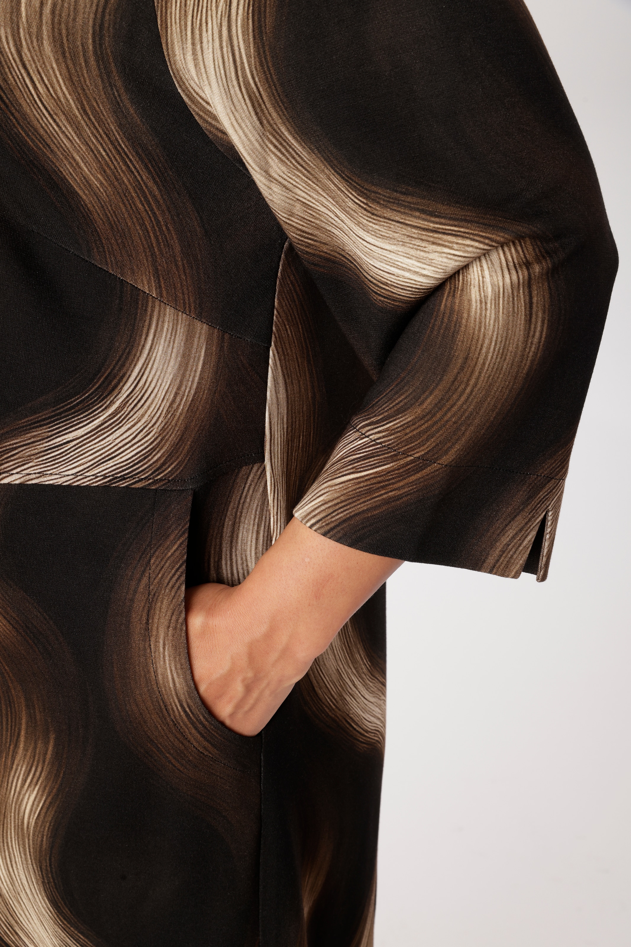 Aniston PLUS Robe en jersey Poches pour les mains dans des tons marron tendance - NOUVELLE COLLECTION