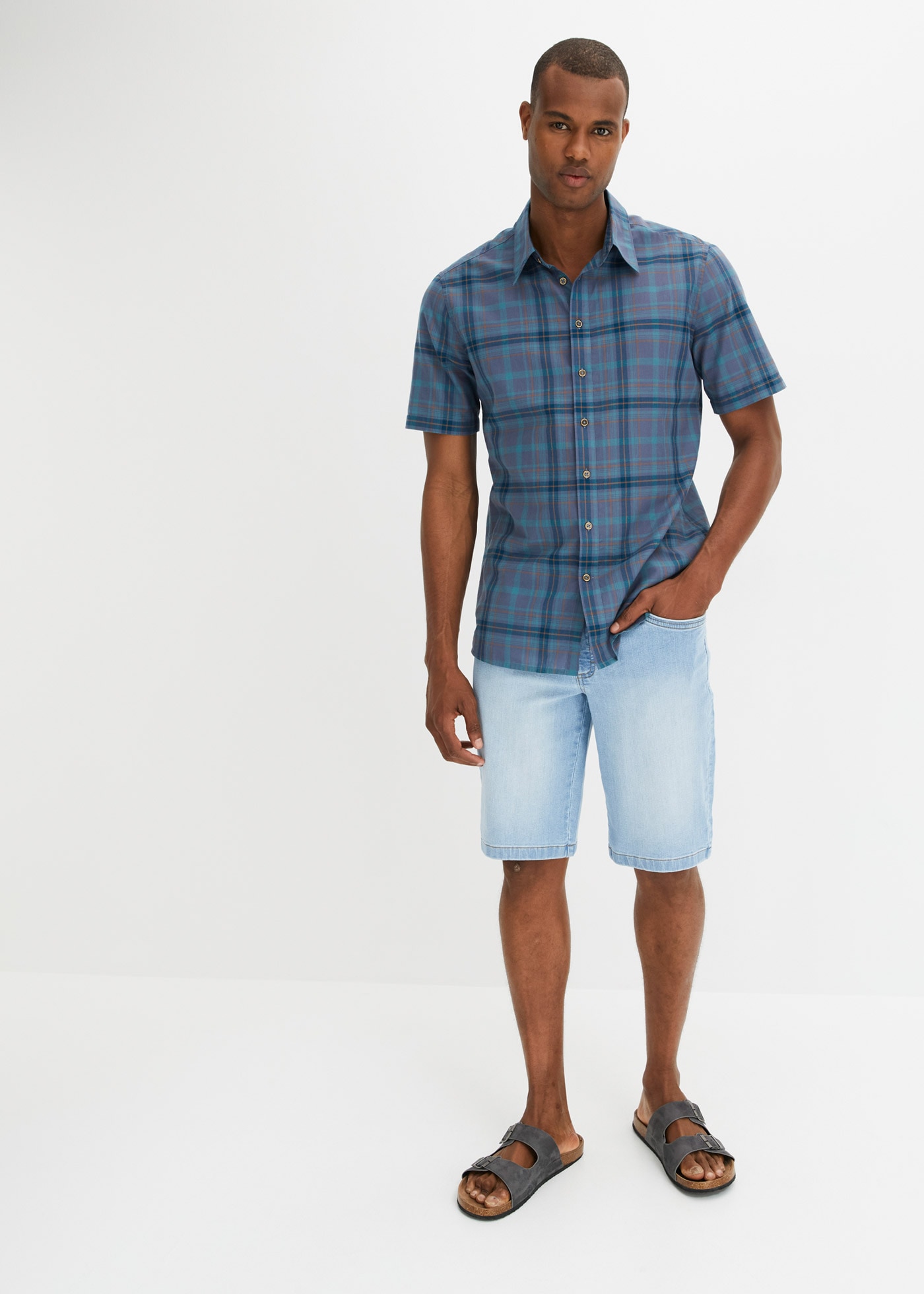 bonprix Chemise à manches courtes Regular Fit, aus Baumwolle, mit Karomuster, mit Kentkragen