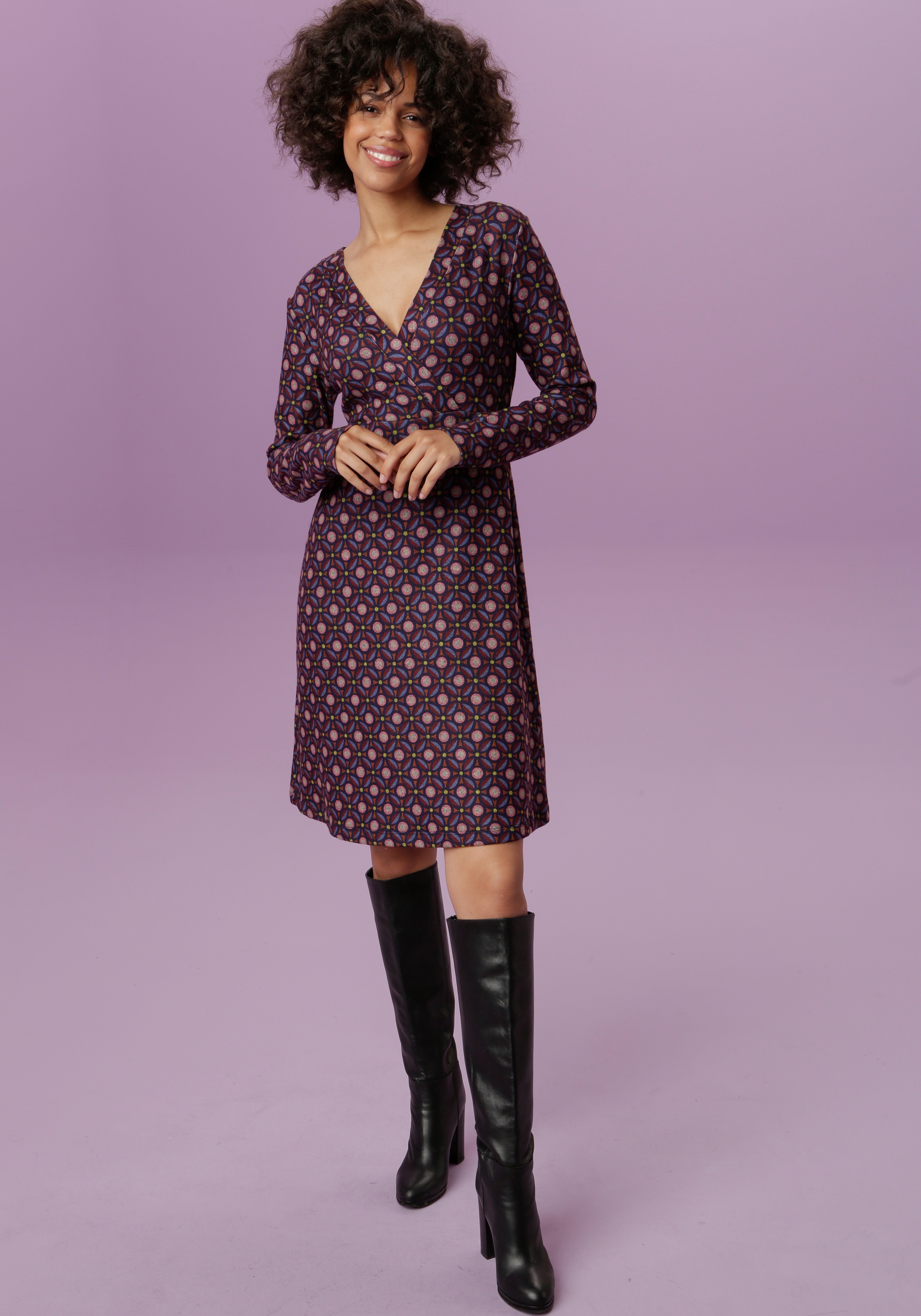 Image of Aniston CASUAL Jerseykleid, mit farbenfrohem, graphischem Druck bei Ackermann Versand Schweiz