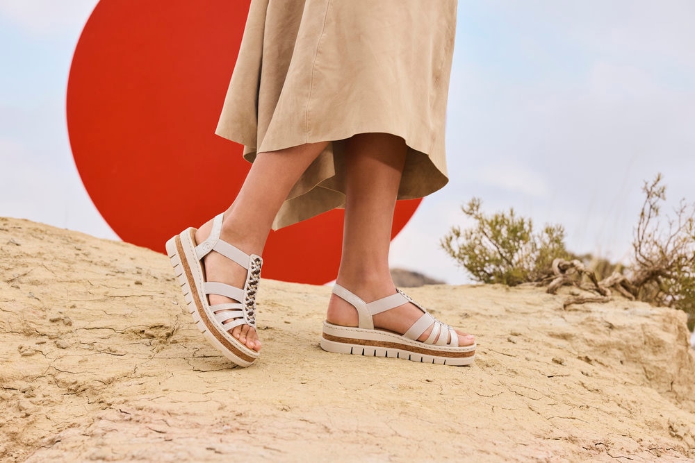 Rieker Sandales compensées  sandale compensée, sandale à plateforme, chaussure d'été aspect métallique