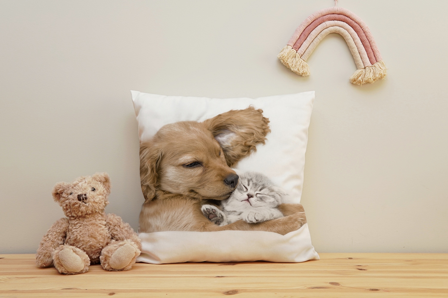 Image of queence Dekokissen "Welpe mit Katze" Kissenhülle mit HD Premium Druck, geruchsneutral, 40x40cm