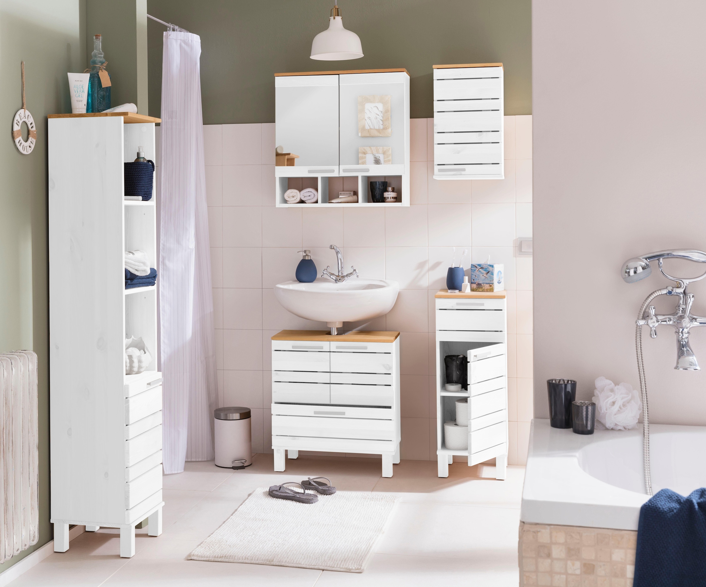 Home affaire Hochschrank »JOSIE« Breite 30 cm, aus Massivholz, verstellbare Einlegeböden, Metallgriffe